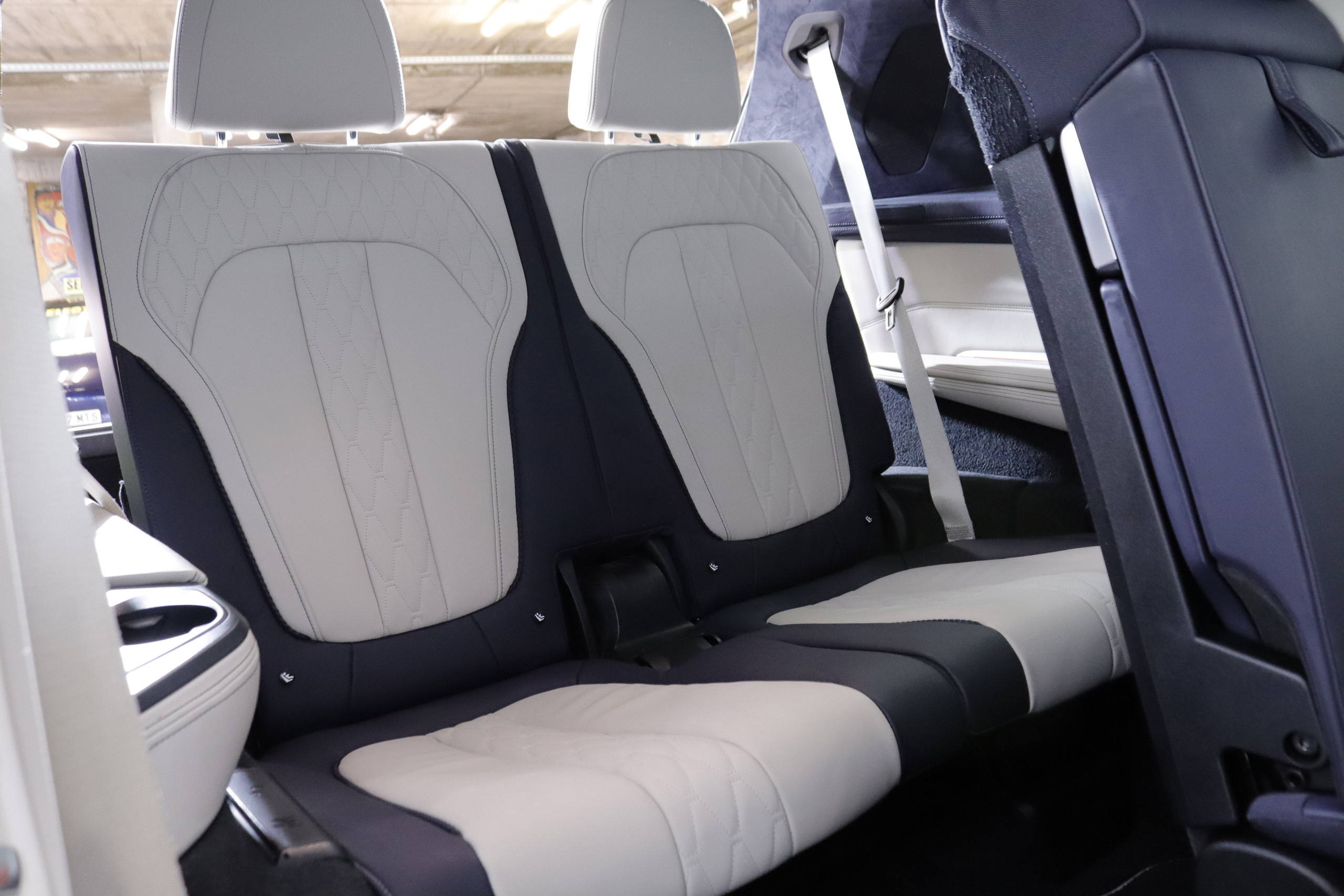 BMW X7 M50i AUTO 530cv Individual 7 PLAZAS 5P # IVA DEDUCIBLE, TECHO ELE PANORAMICO DOBLE, NAVY, CUERO BOLA foto 36