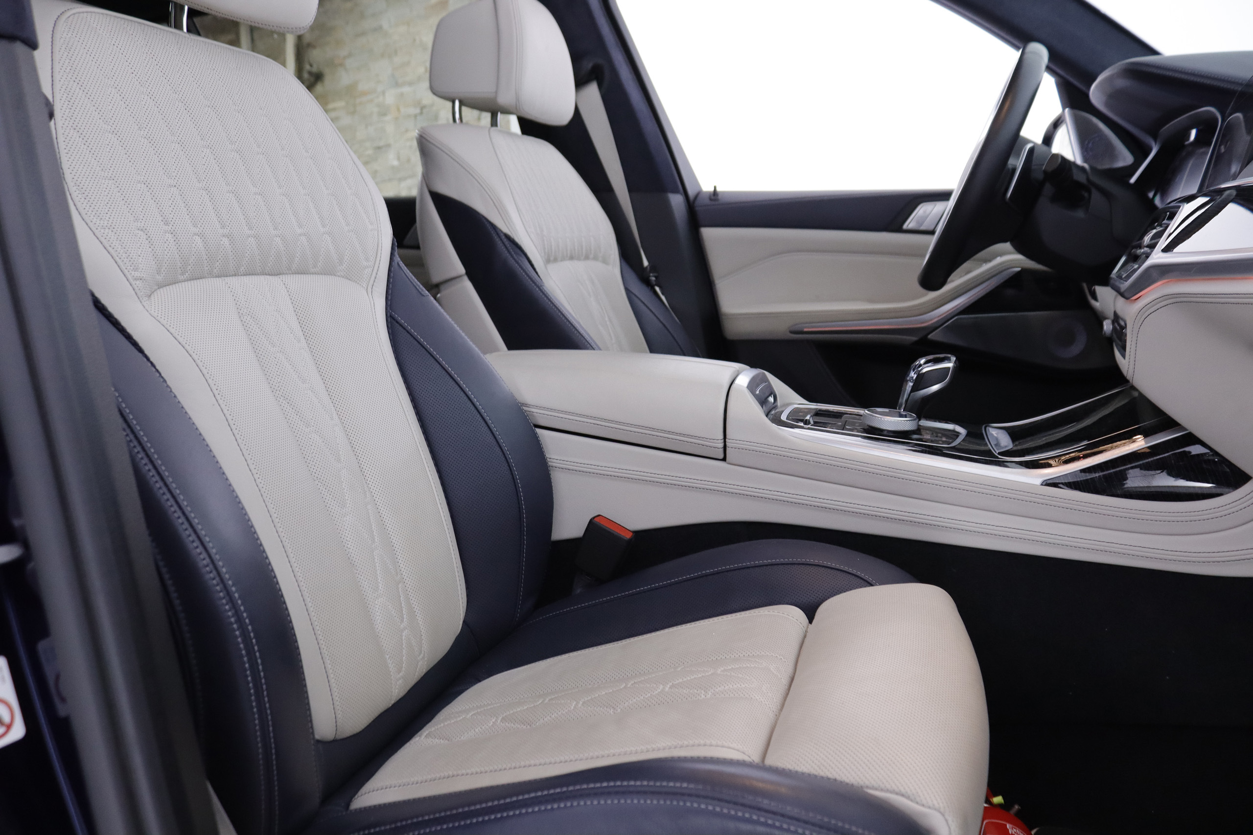 BMW X7 M50i AUTO 530cv Individual 7 PLAZAS 5P # IVA DEDUCIBLE, TECHO ELE PANORAMICO DOBLE, NAVY, CUERO BOLA foto 32