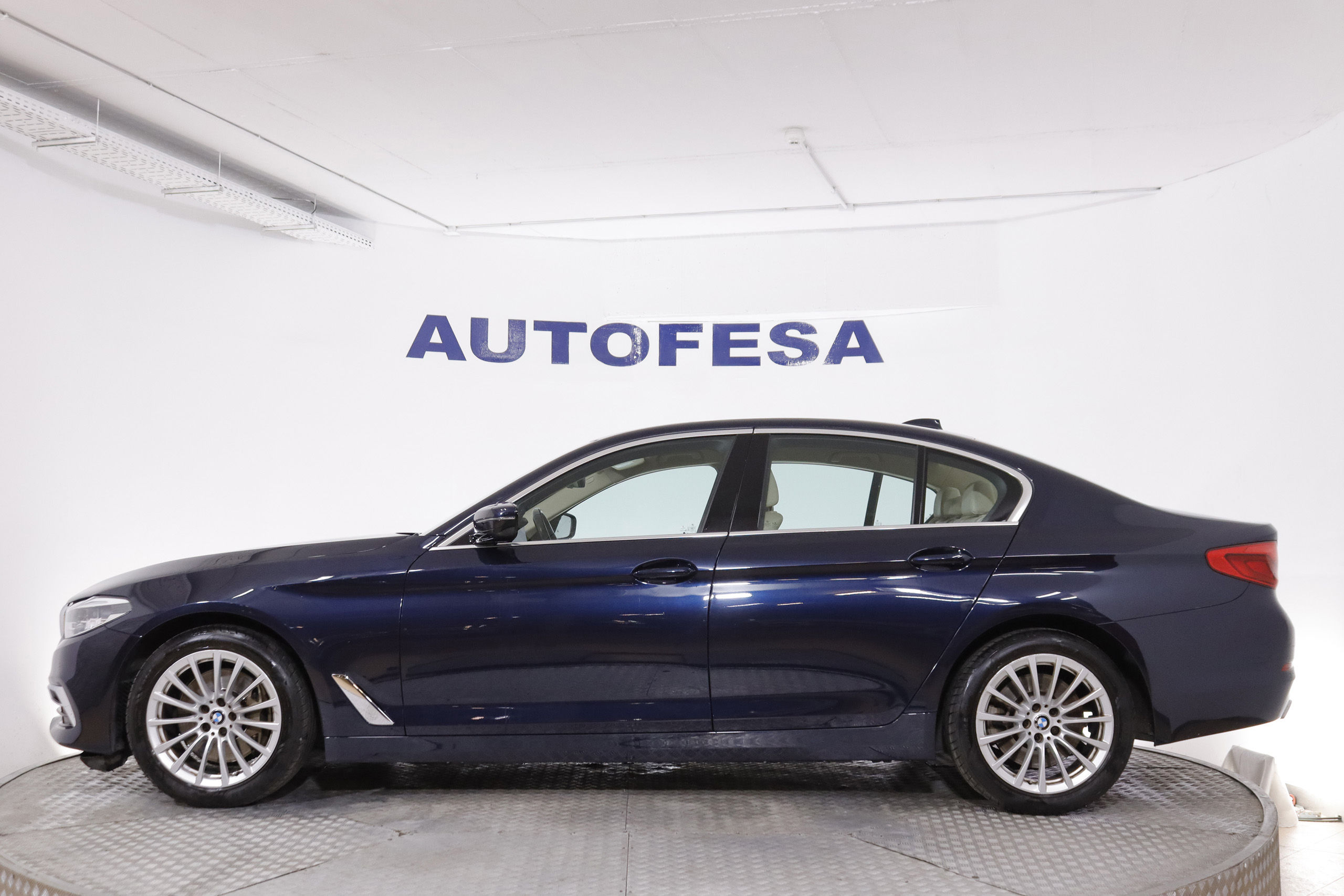BMW 540 SERIE 5 540I LUXURY 340cv AUTO 4P # NAVY, CUERO foto 5