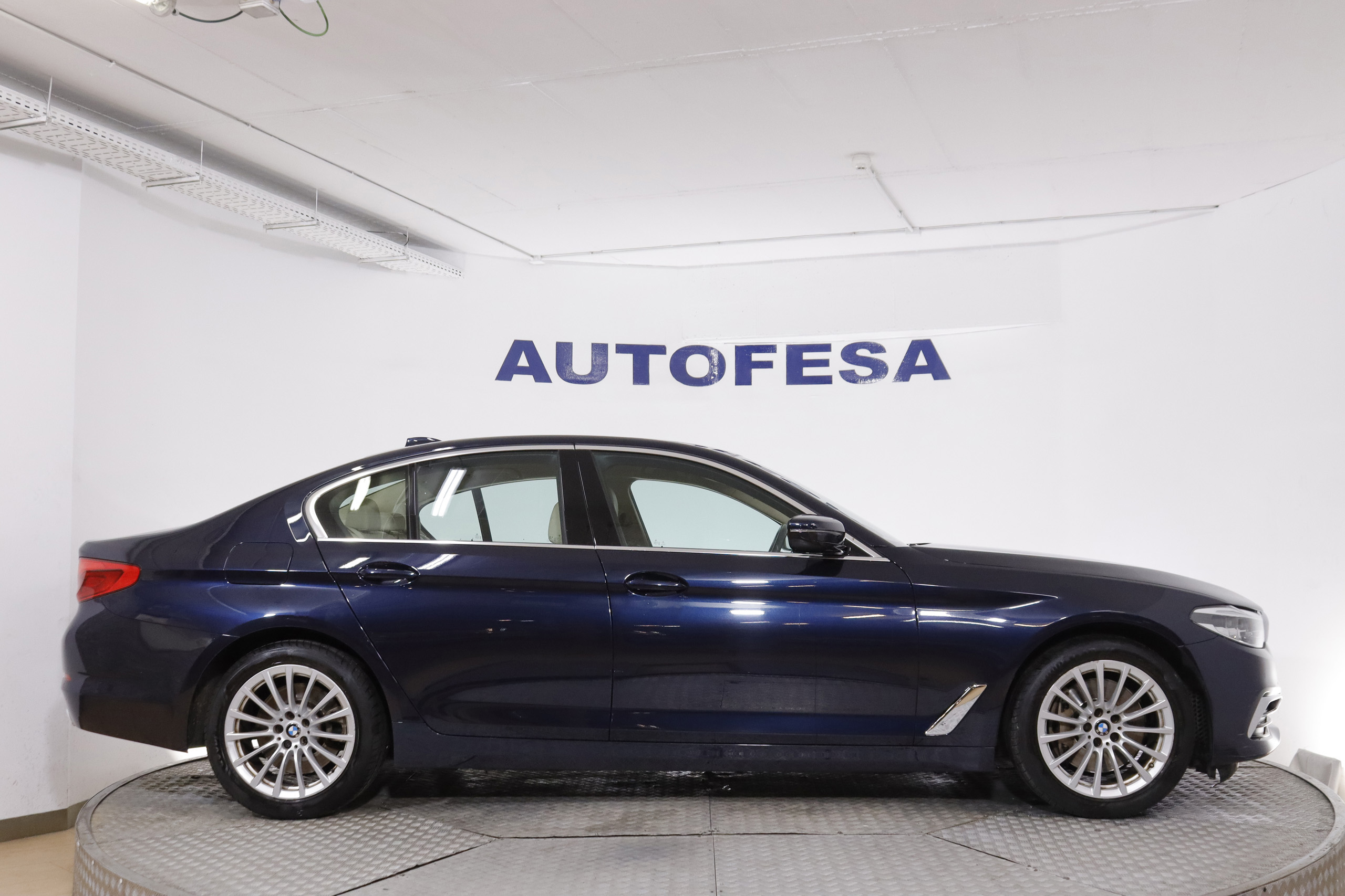 BMW 540 SERIE 5 540I LUXURY 340cv AUTO 4P # NAVY, CUERO foto 10