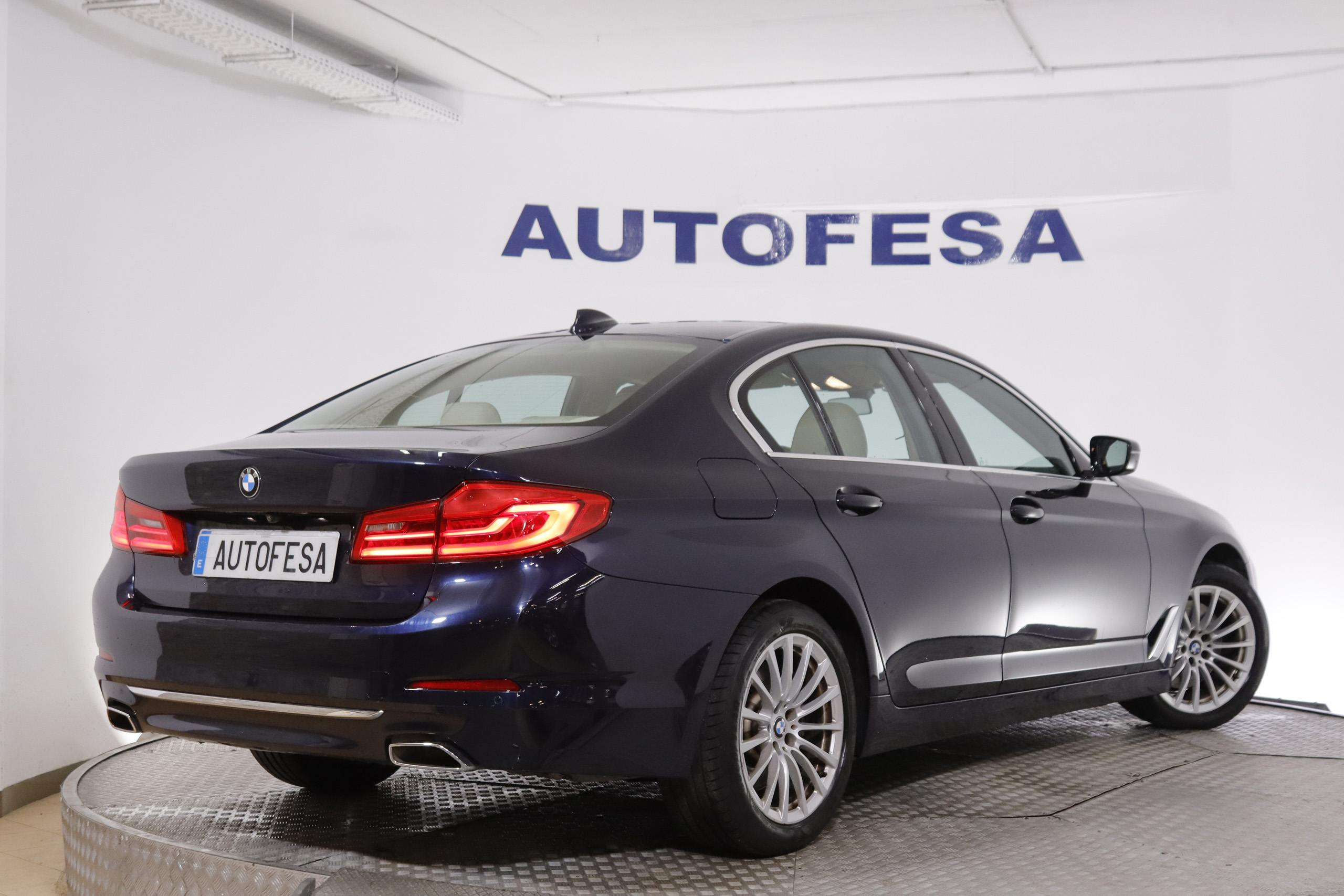 BMW 540 SERIE 5 540I LUXURY 340cv AUTO 4P # NAVY, CUERO foto 9