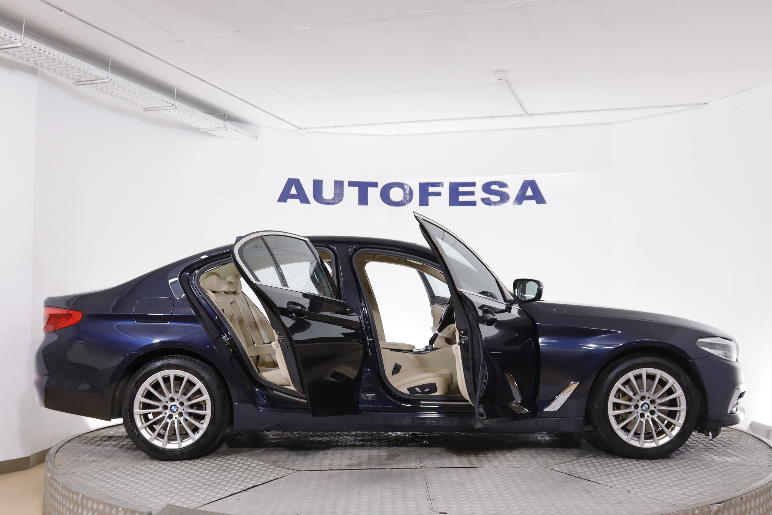 BMW 540 SERIE 5 540I LUXURY 340cv AUTO 4P # NAVY, CUERO foto 11