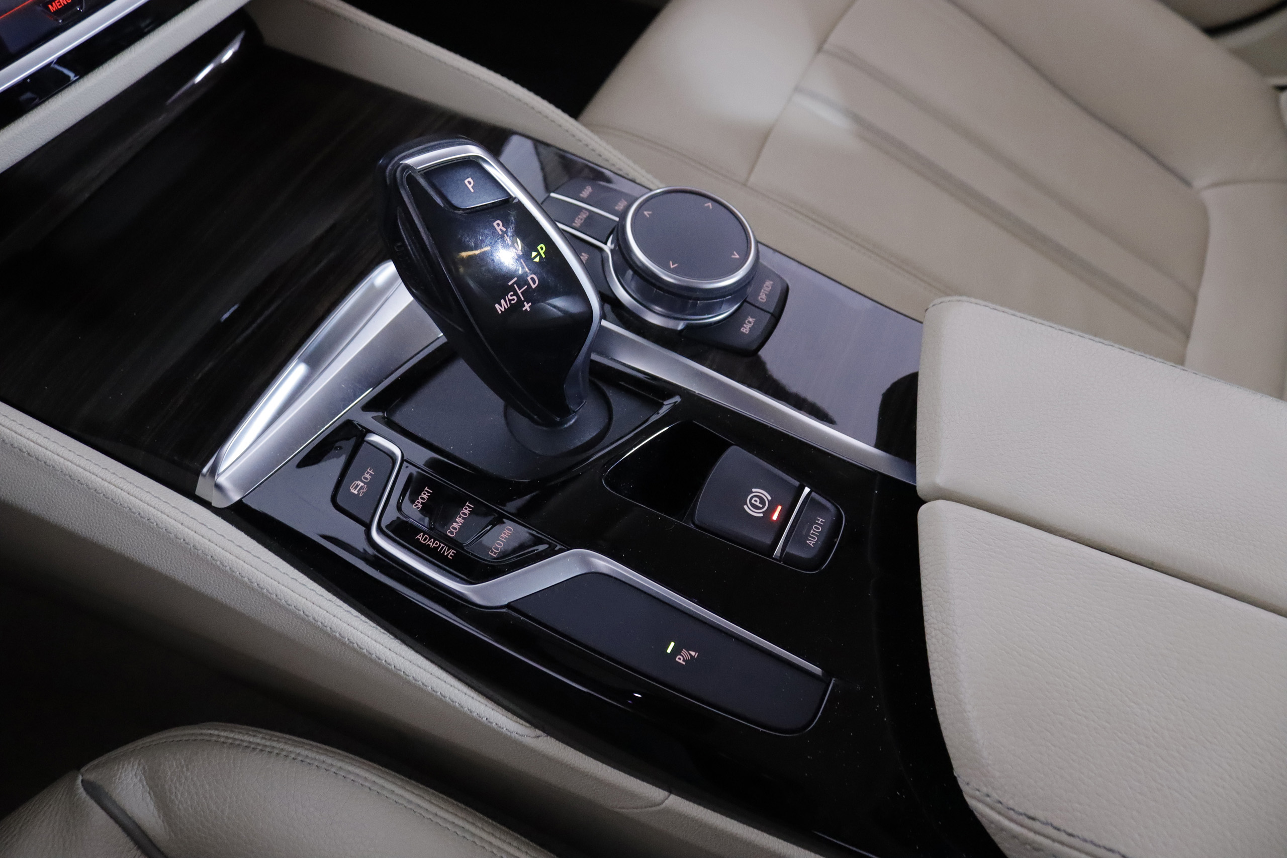 BMW 540 SERIE 5 540I LUXURY 340cv AUTO 4P # NAVY, CUERO foto 18