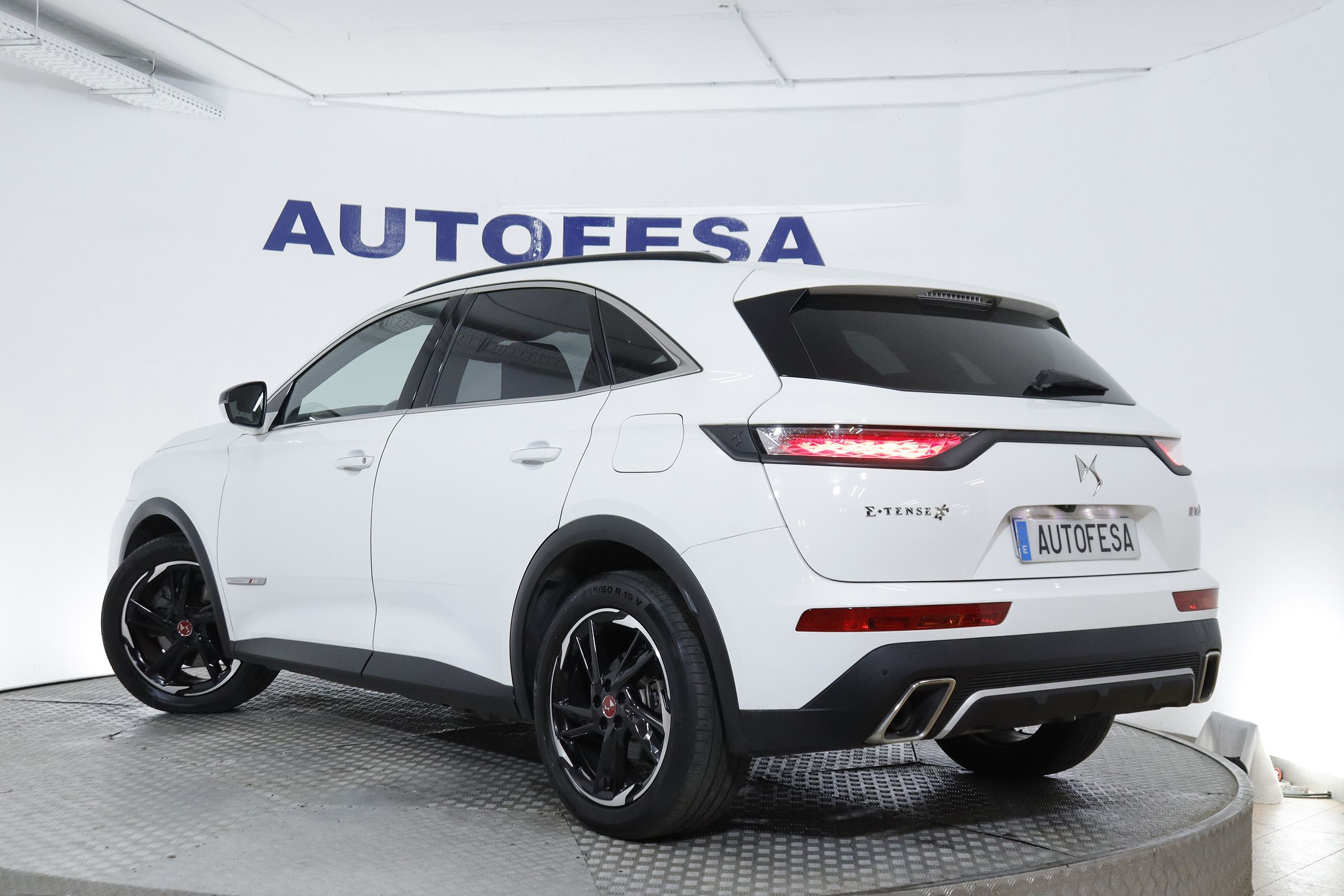 DS DS 7 Crossback 1.6 HIBRIDO ENCHUFABLE PERFORMANCE LINE 300cv AUTO 5P # NAVY, PARKTRONIC, FAROS LED foto 6