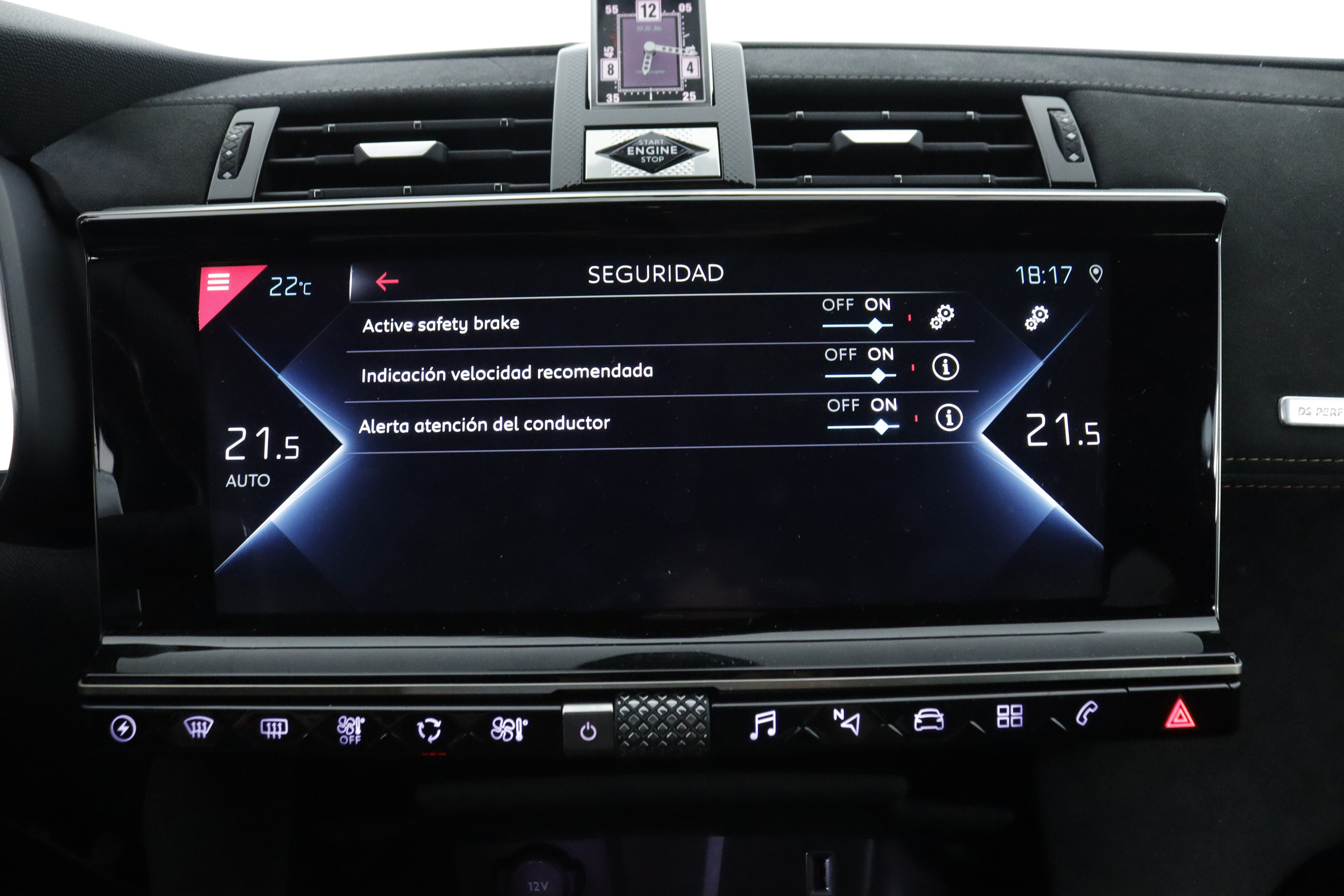 DS DS 7 Crossback 1.6 HIBRIDO ENCHUFABLE PERFORMANCE LINE 300cv AUTO 5P # NAVY, PARKTRONIC, FAROS LED foto 22