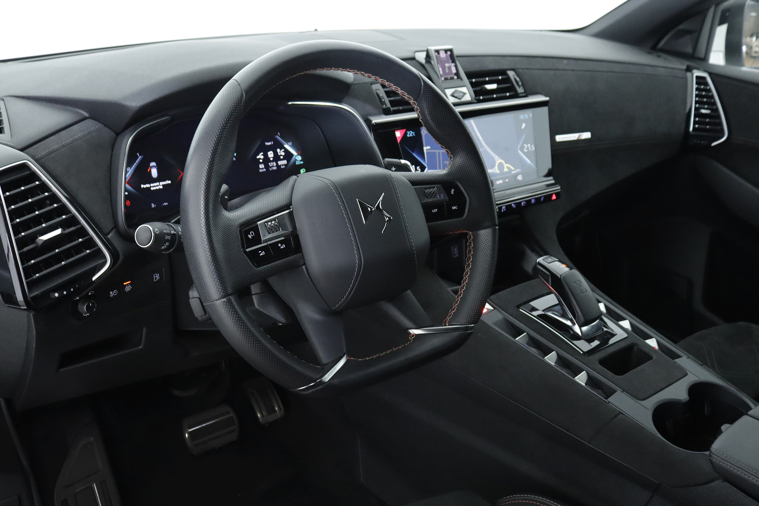 DS DS 7 Crossback 1.6 HIBRIDO ENCHUFABLE PERFORMANCE LINE 300cv AUTO 5P # NAVY, PARKTRONIC, FAROS LED foto 14