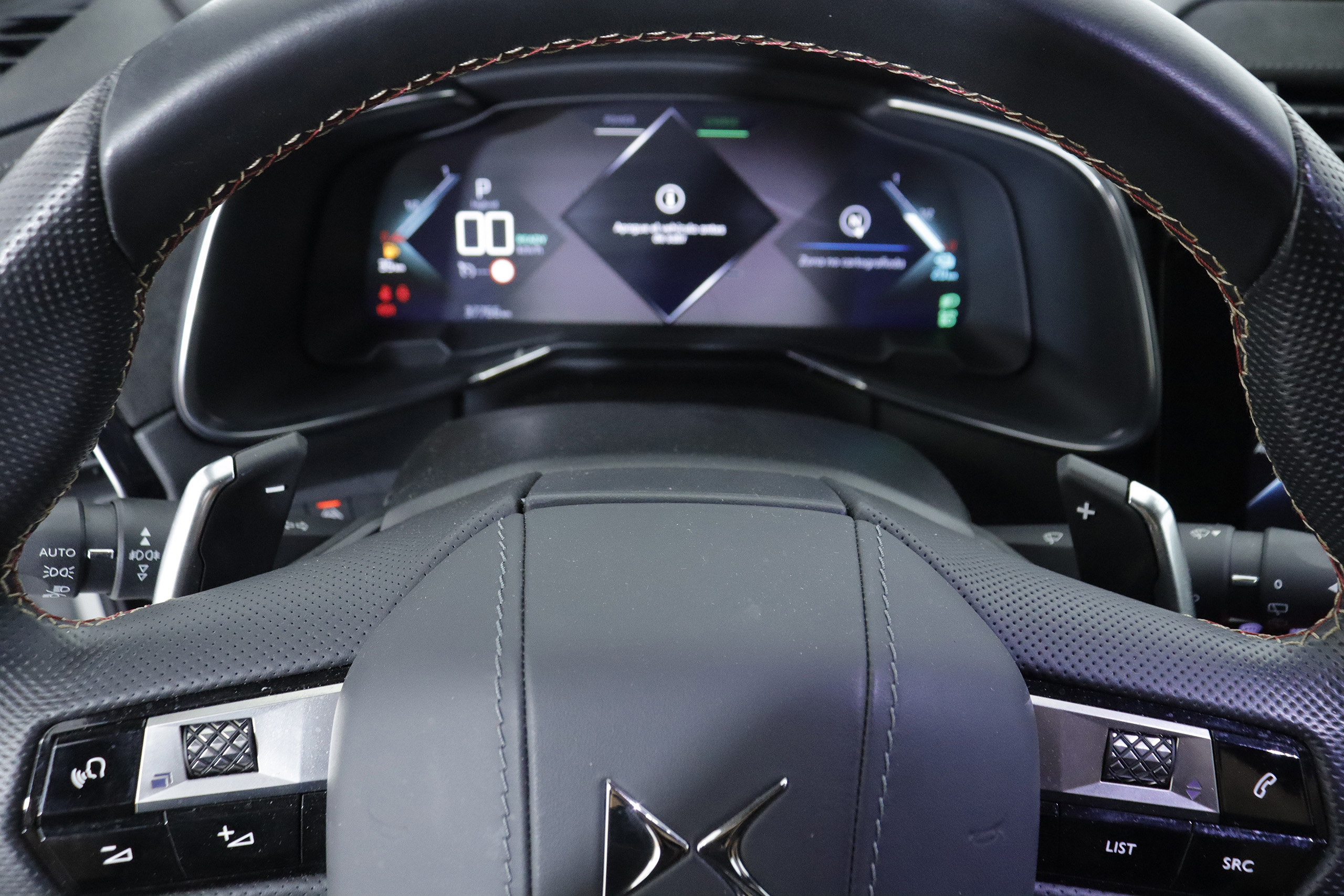 DS DS 7 Crossback 1.6 HIBRIDO ENCHUFABLE PERFORMANCE LINE 300cv AUTO 5P # NAVY, PARKTRONIC, FAROS LED foto 17