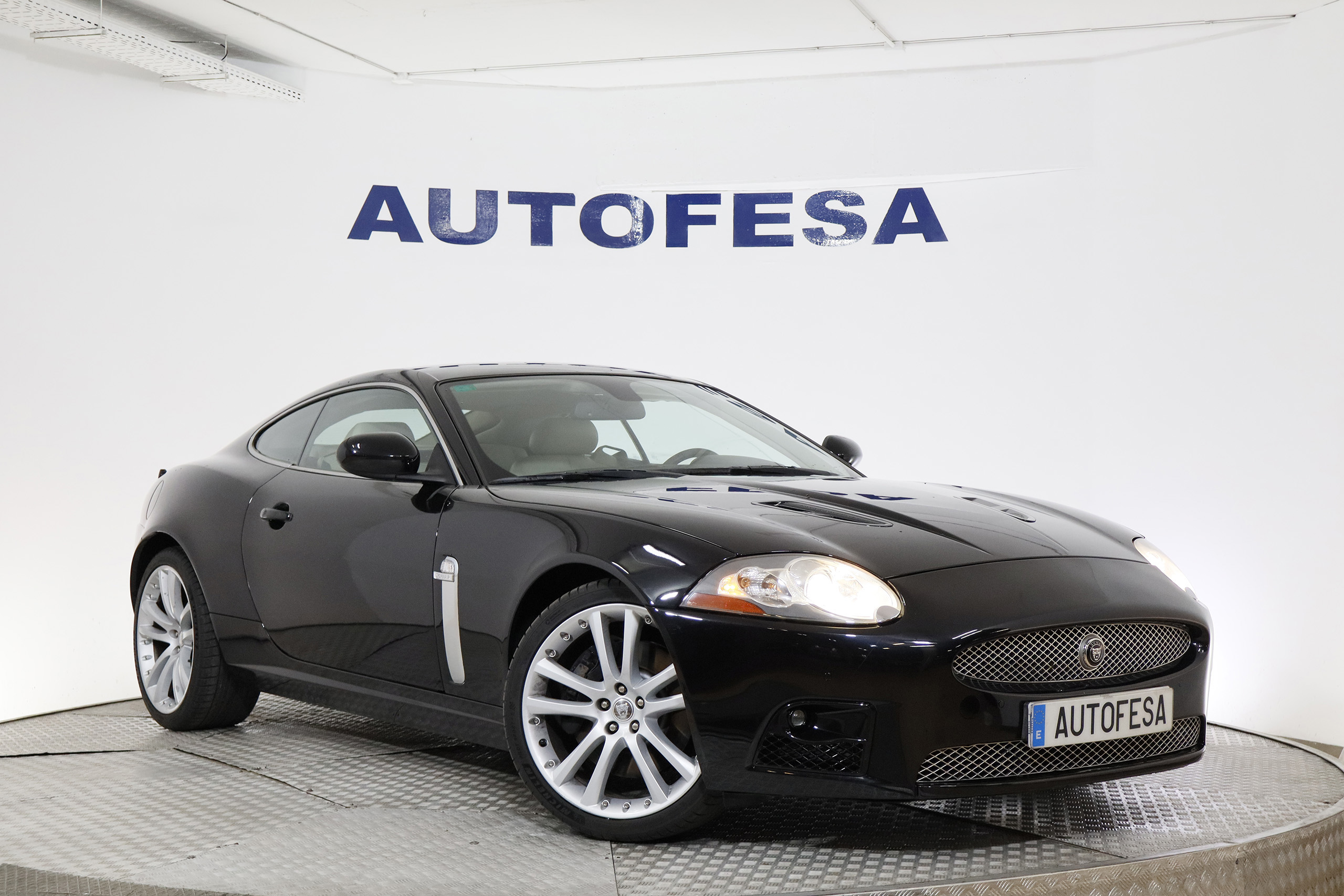 Jaguar Xkr XKR COUPE 4.2 V8 416cv Auto 3P # CUERO,NAVY,PARKTRONIC foto 3