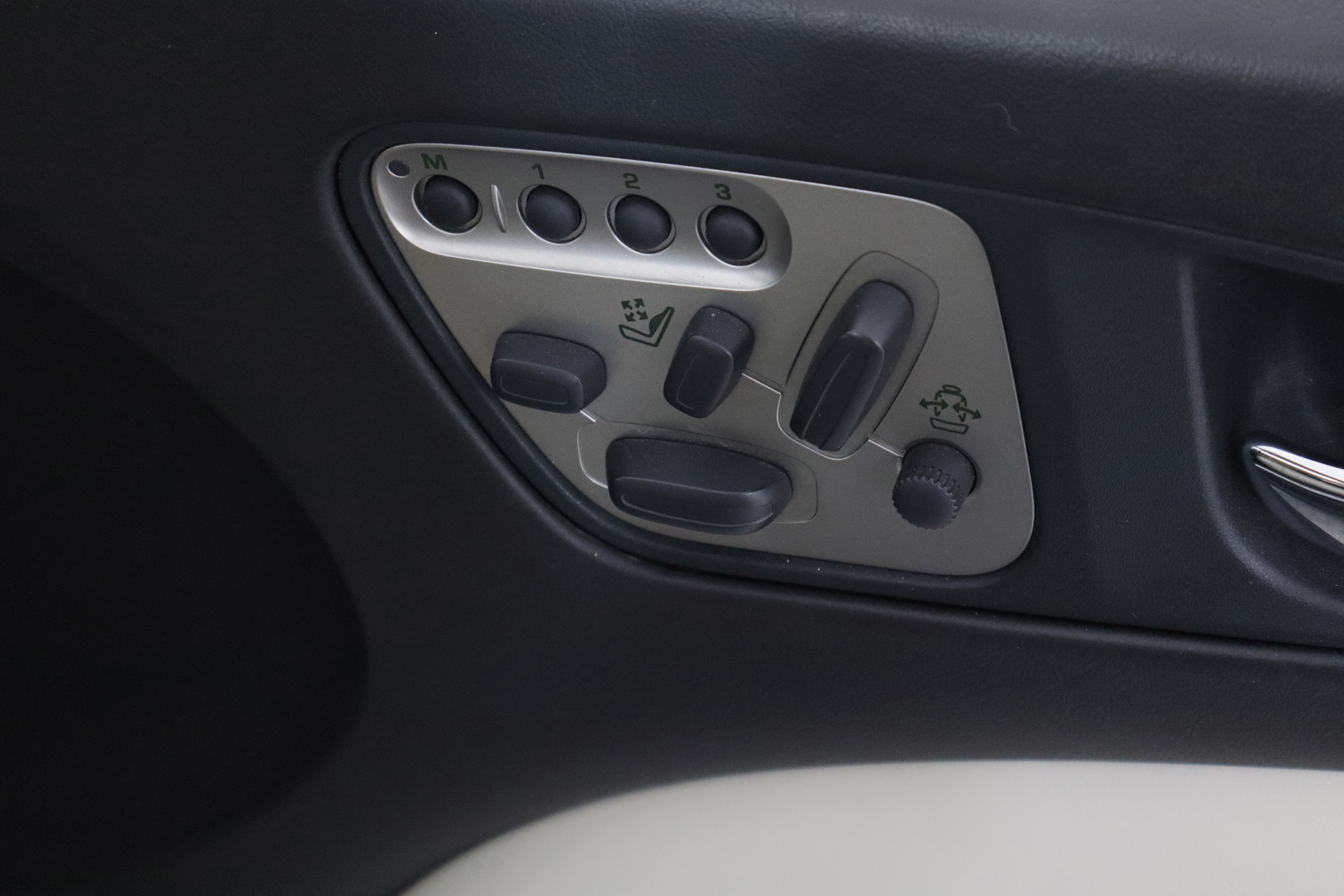 Jaguar Xkr XKR COUPE 4.2 V8 416cv Auto 3P # CUERO,NAVY,PARKTRONIC foto 20