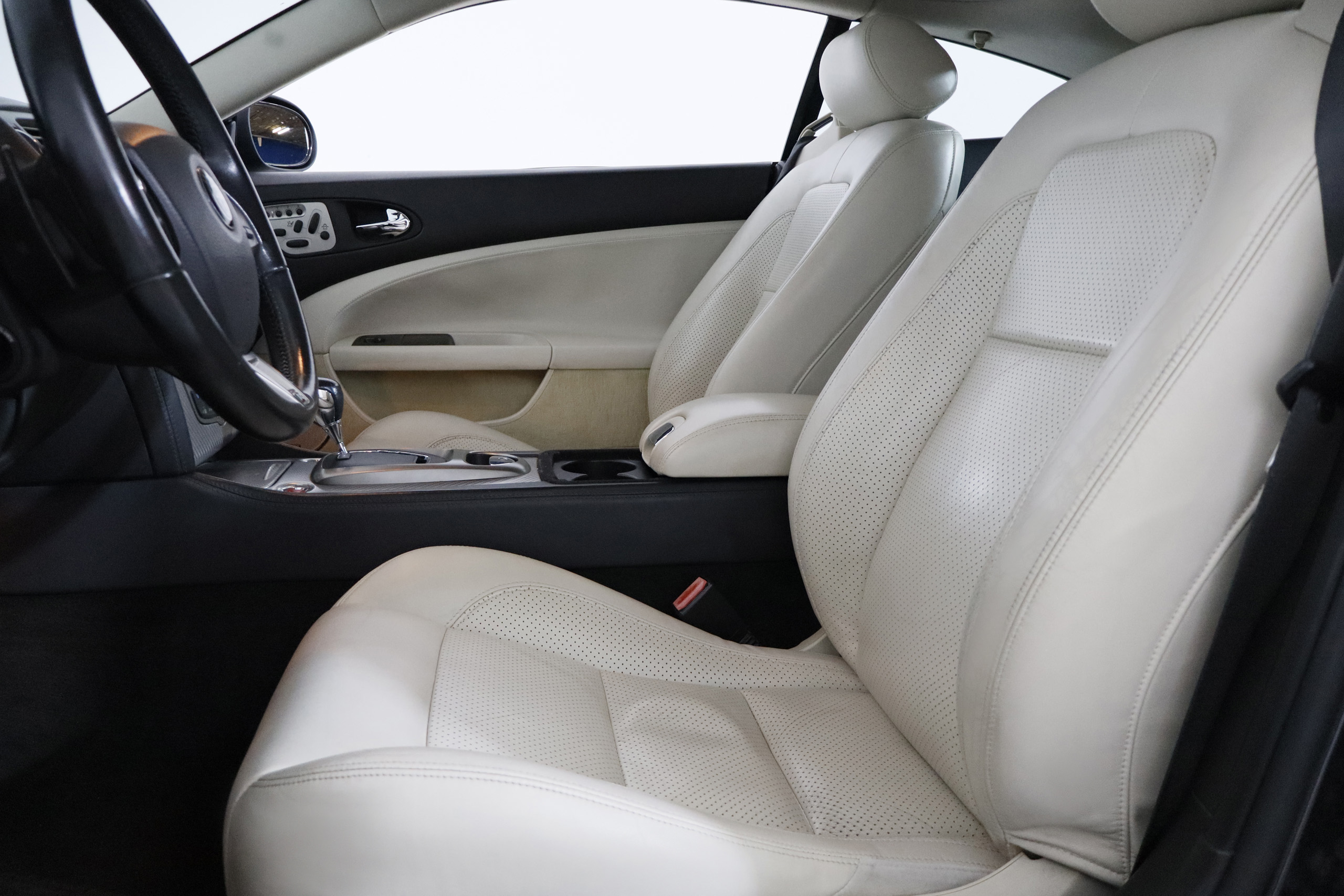 Jaguar Xkr XKR COUPE 4.2 V8 416cv Auto 3P # CUERO,NAVY,PARKTRONIC foto 22