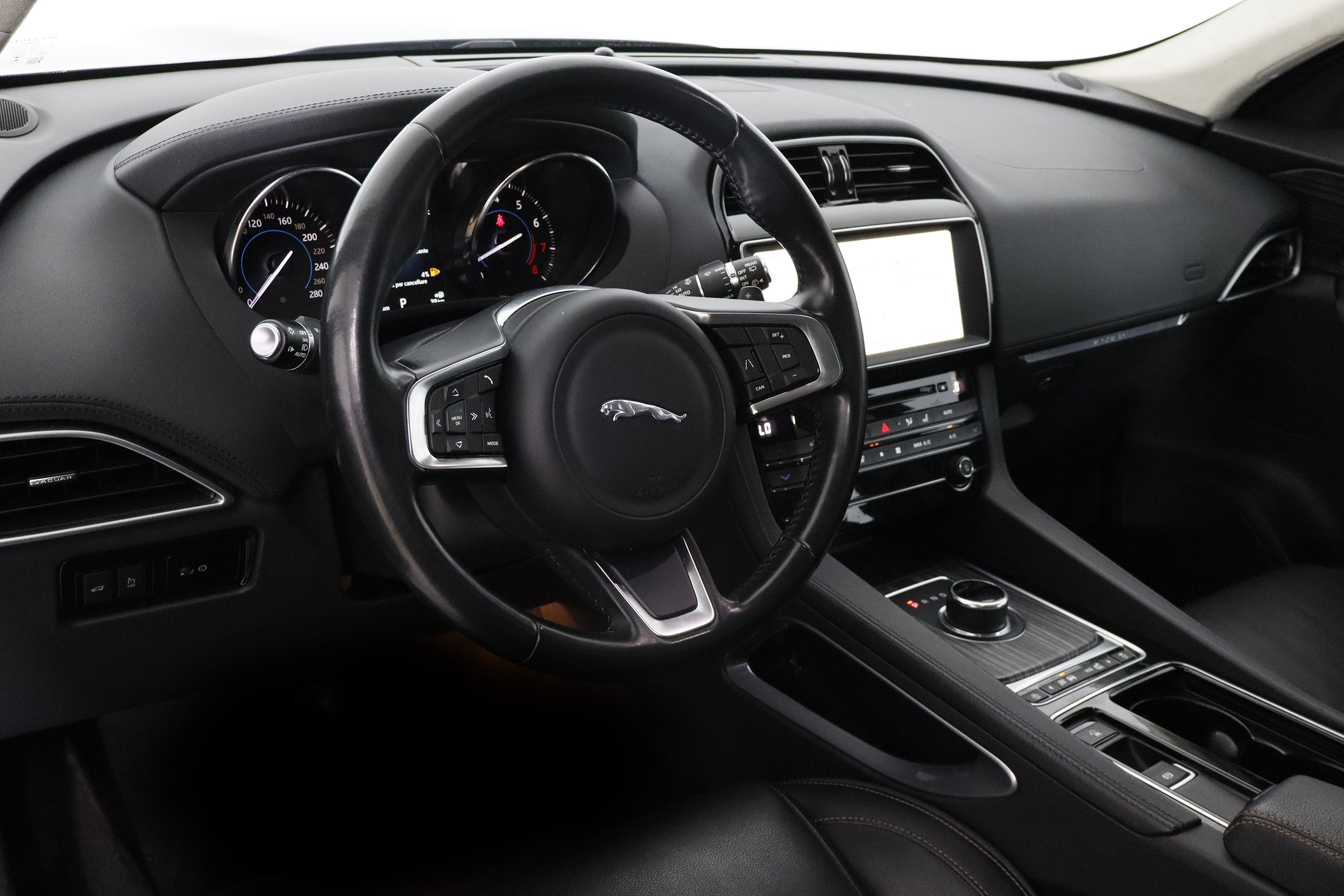 Jaguar F-pace F PACE 2.0 T PRESTIGE AWD 300CV AUTO 5P #  PNAVY, CUERO foto 14