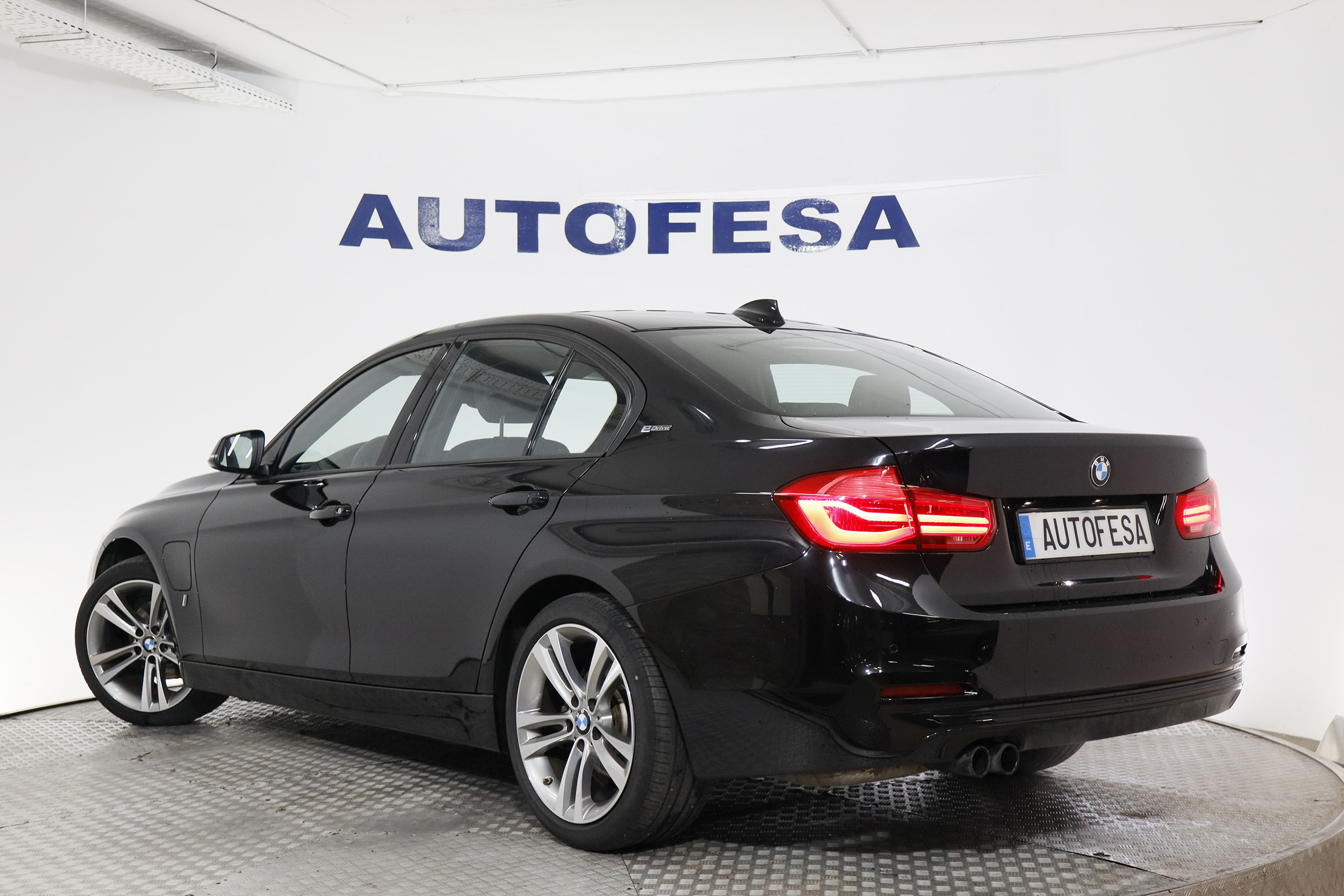 BMW 330 330E E-DRIVE PACK SPORT 252CV AUTO 4P # NAVY, CUERO foto 6