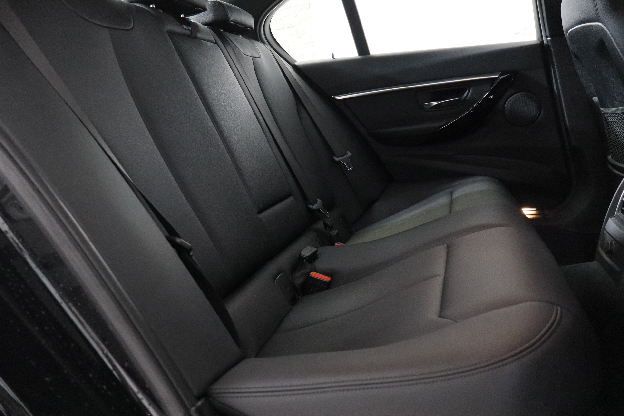 BMW 330 330E E-DRIVE PACK SPORT 252CV AUTO 4P # NAVY, CUERO foto 24