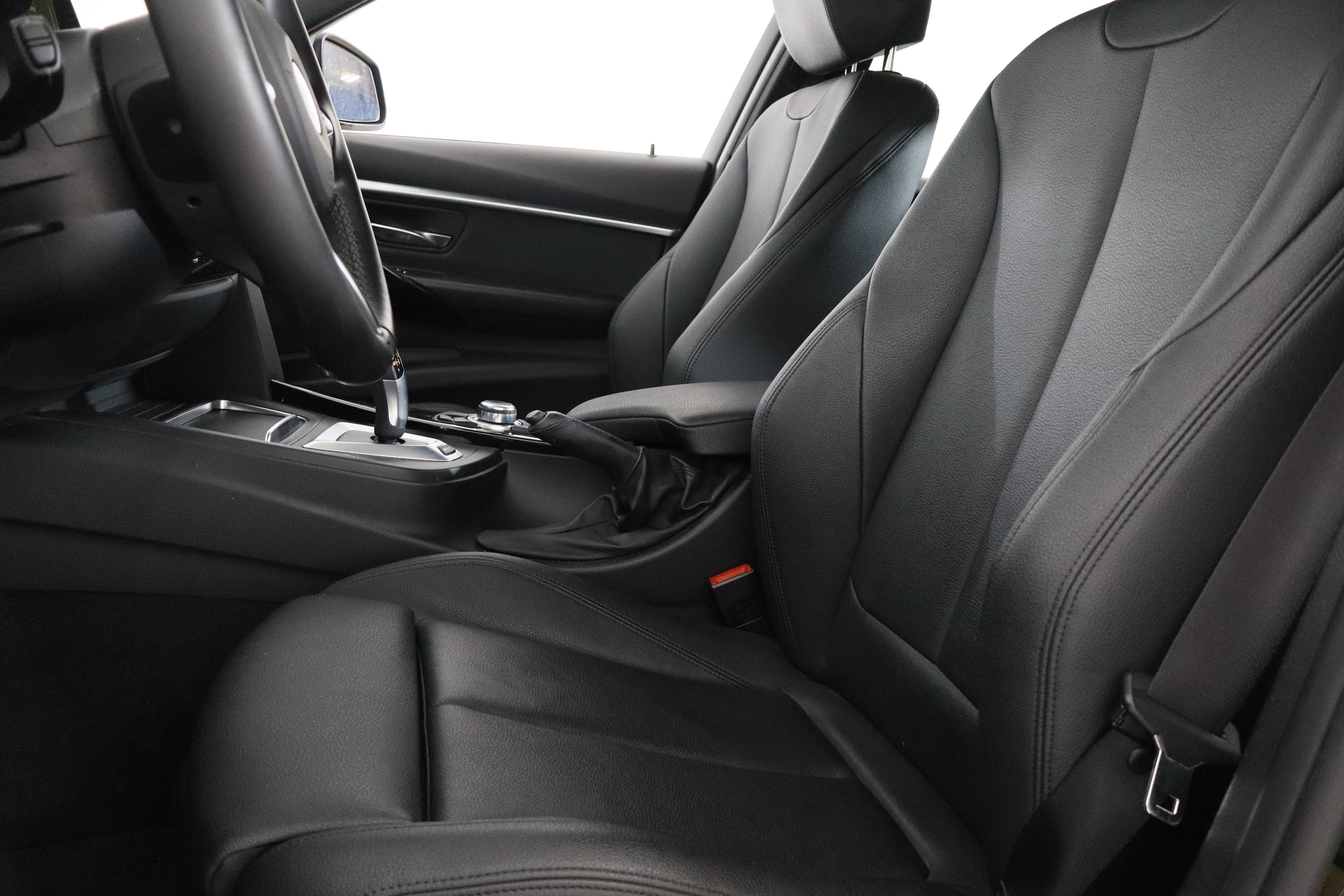 BMW 330 330E E-DRIVE PACK SPORT 252CV AUTO 4P # NAVY, CUERO foto 22