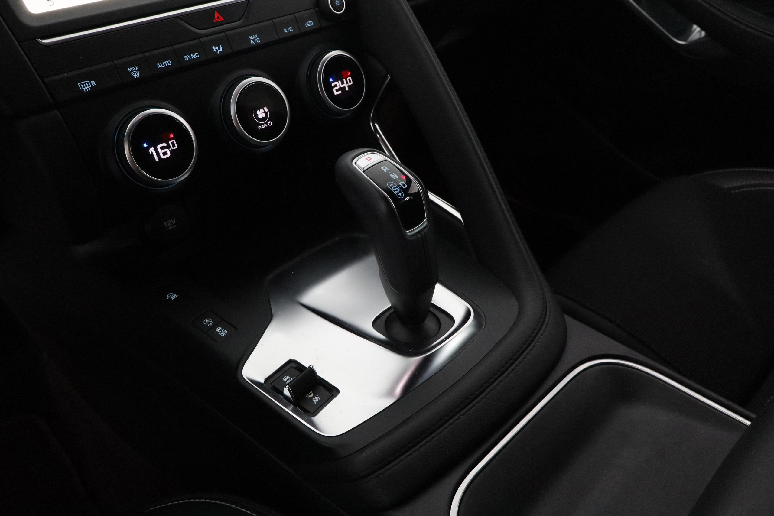 Jaguar E-pace 2.0D R-DYNAMIC 4WD 150cv AUTO 5P # IVA DEDUCIBLE, NAVY foto 19