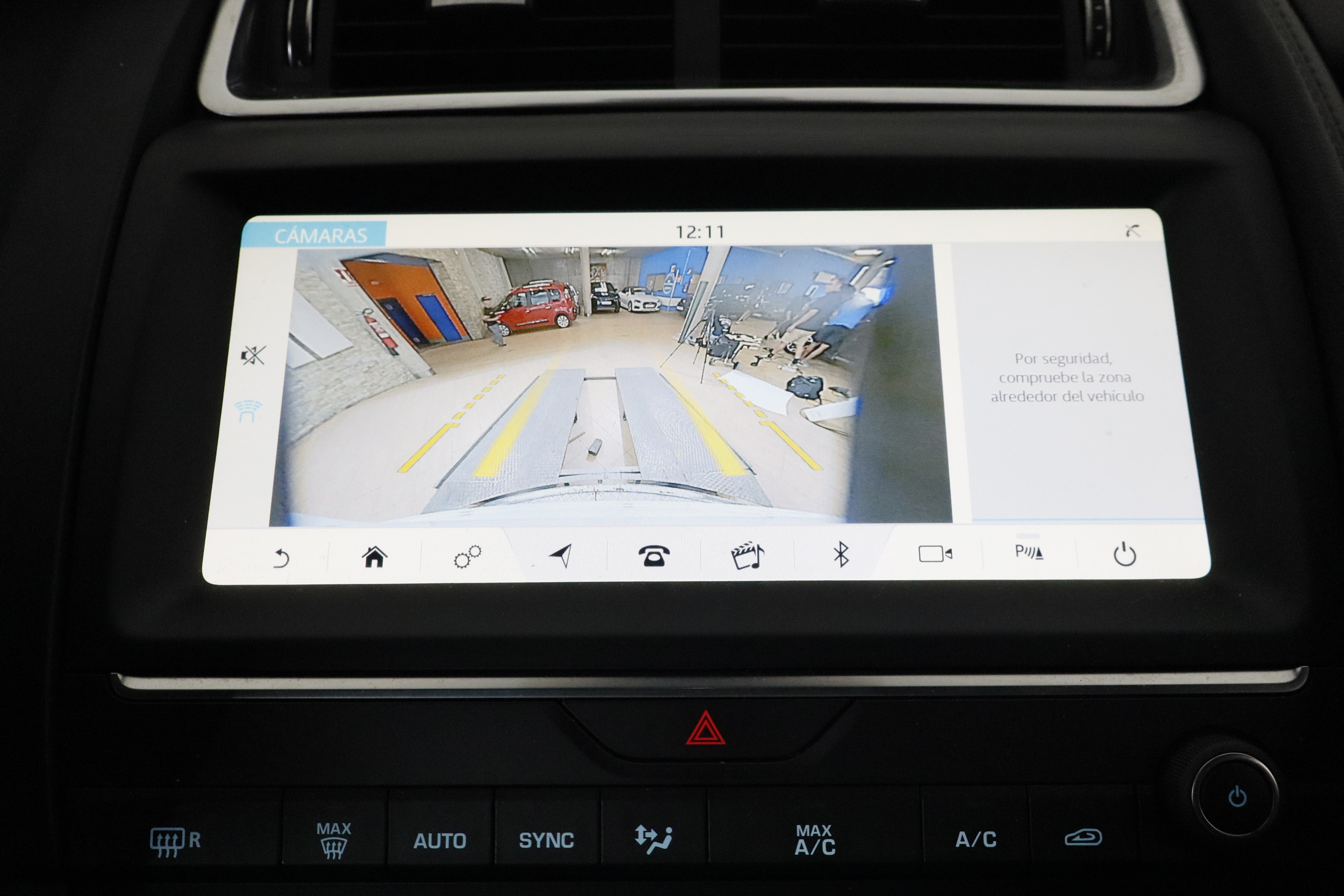 Jaguar E-pace 2.0D R-DYNAMIC 4WD 150cv AUTO 5P # IVA DEDUCIBLE, NAVY foto 21