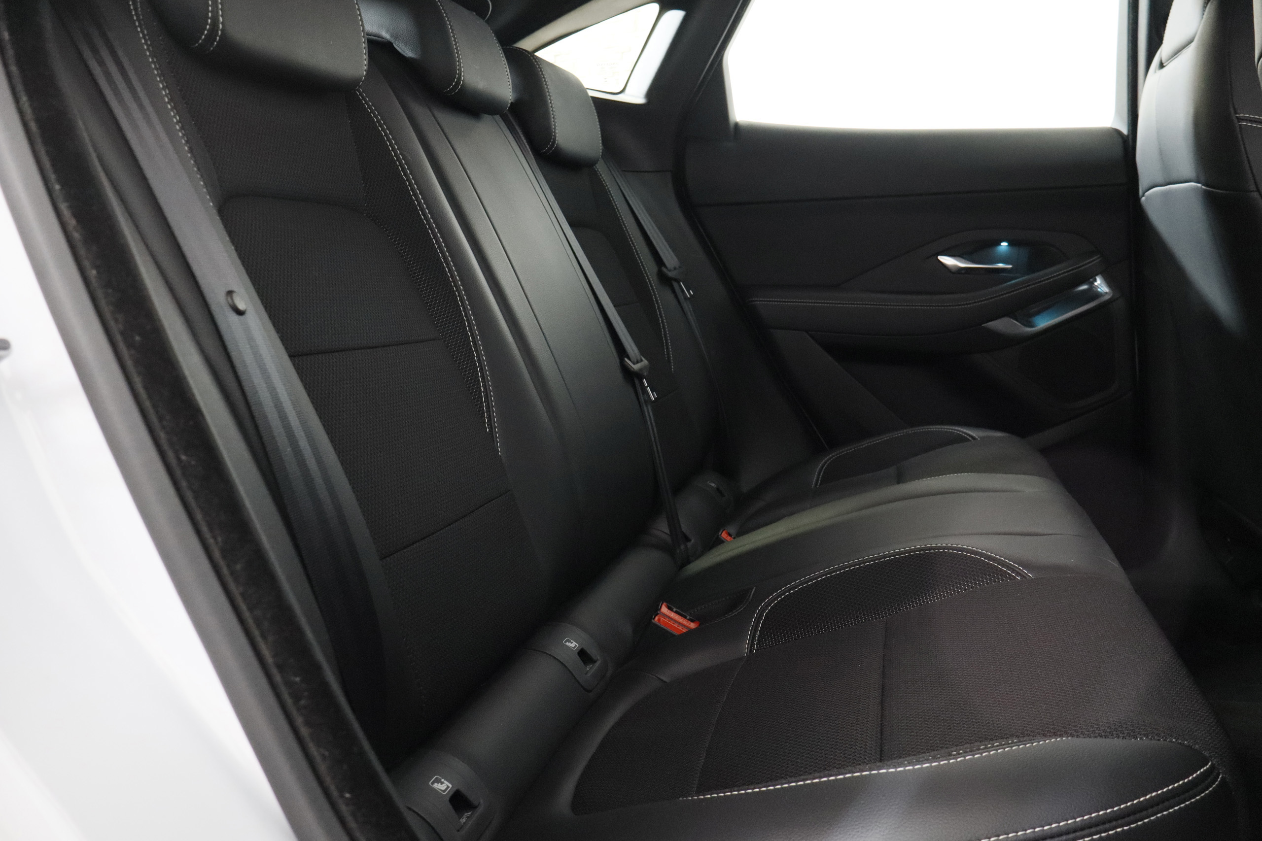 Jaguar E-pace 2.0D R-DYNAMIC 4WD 150cv AUTO 5P # IVA DEDUCIBLE, NAVY foto 24