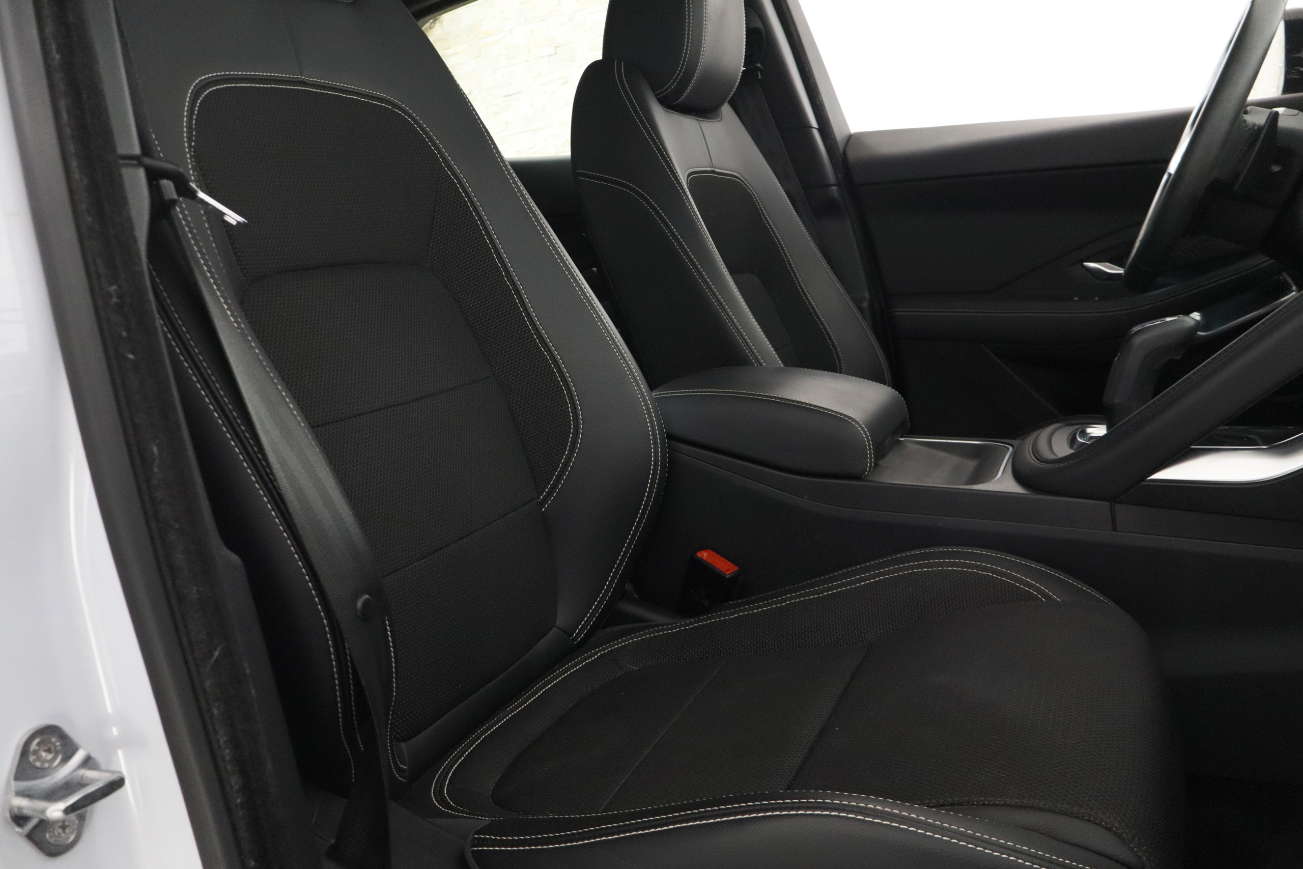 Jaguar E-pace 2.0D R-DYNAMIC 4WD 150cv AUTO 5P # IVA DEDUCIBLE, NAVY foto 25