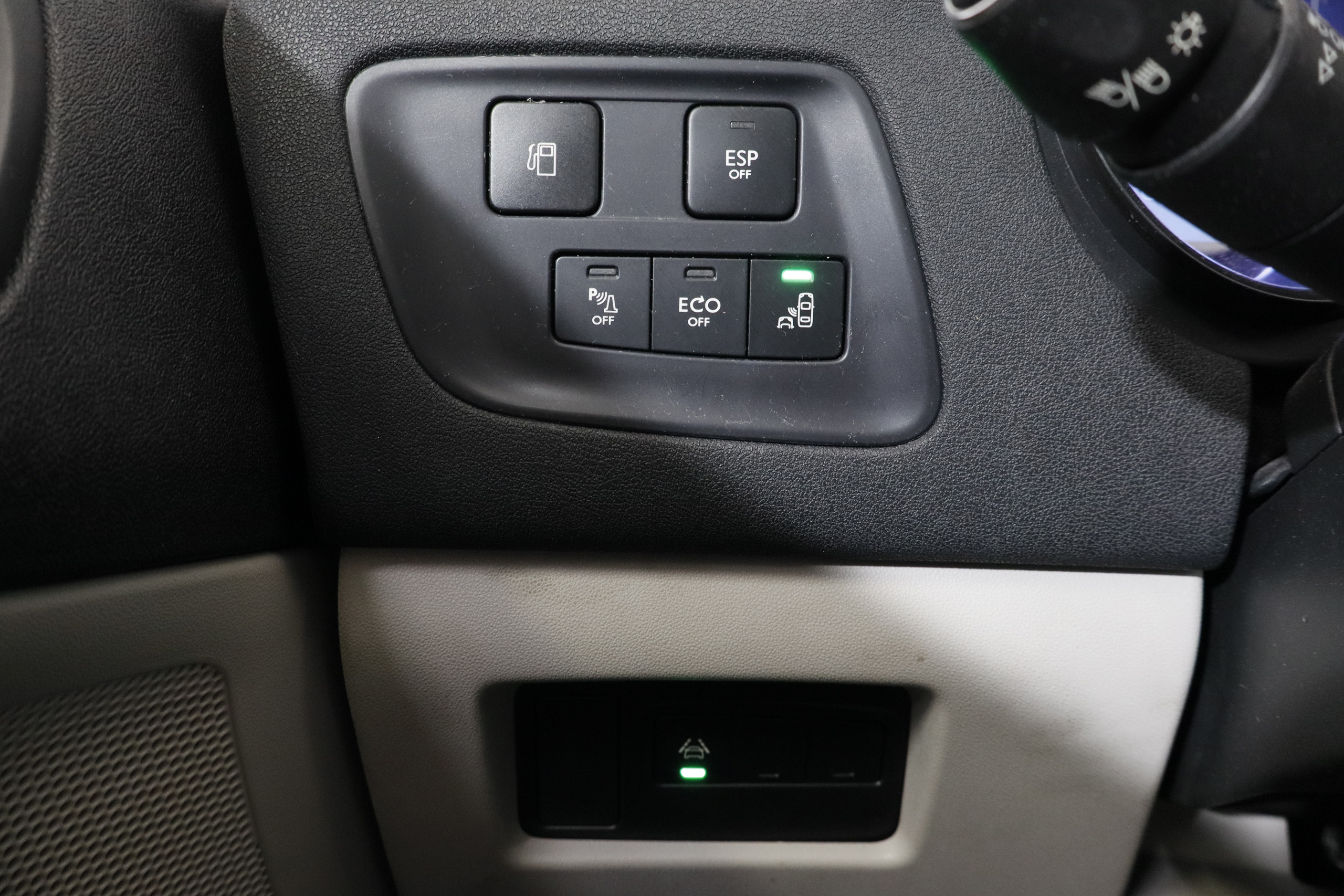 Citroen C4 1.6 HDI AIRDREAM EXCLUSIVE 110cv AUTO 5P # TECHO PANORAMICO, NAVY foto 23