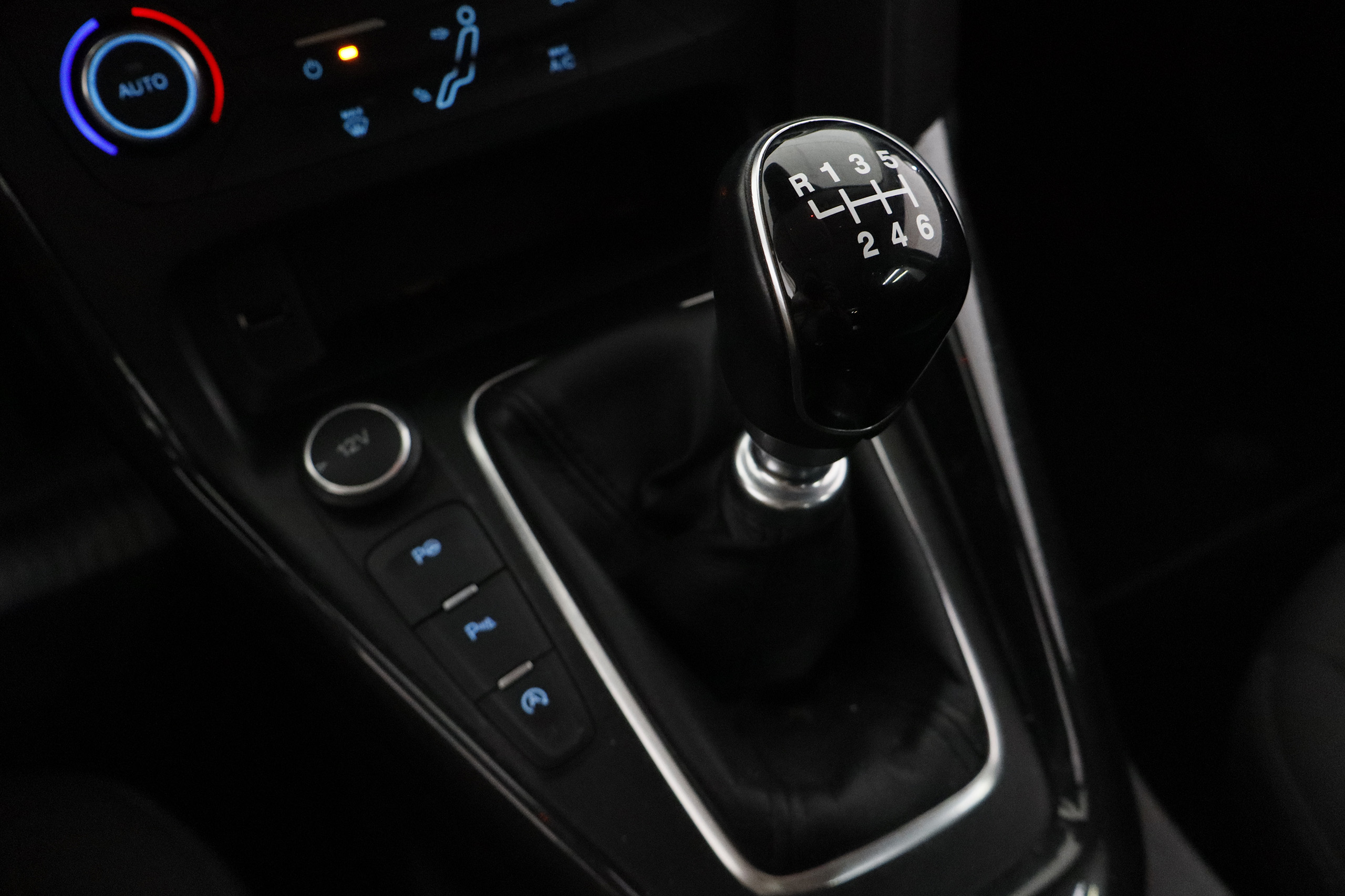 Ford Focus 2.0 TDCI 150cv TITANIUM 5P # NAVY foto 18