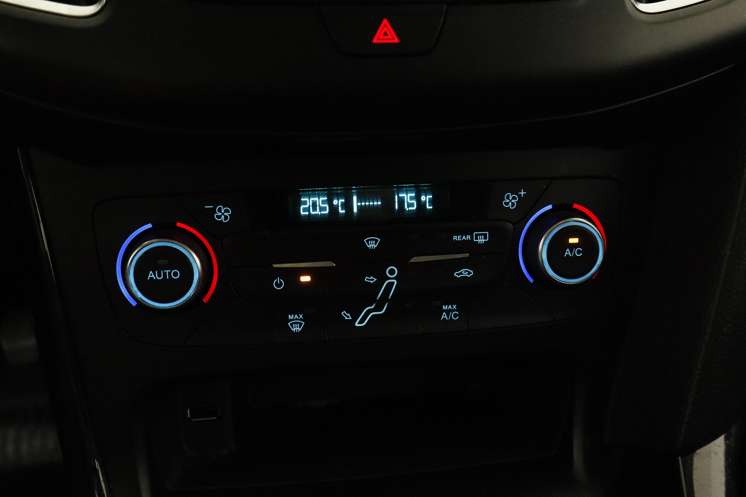 Ford Focus 2.0 TDCI 150cv TITANIUM 5P # NAVY foto 19