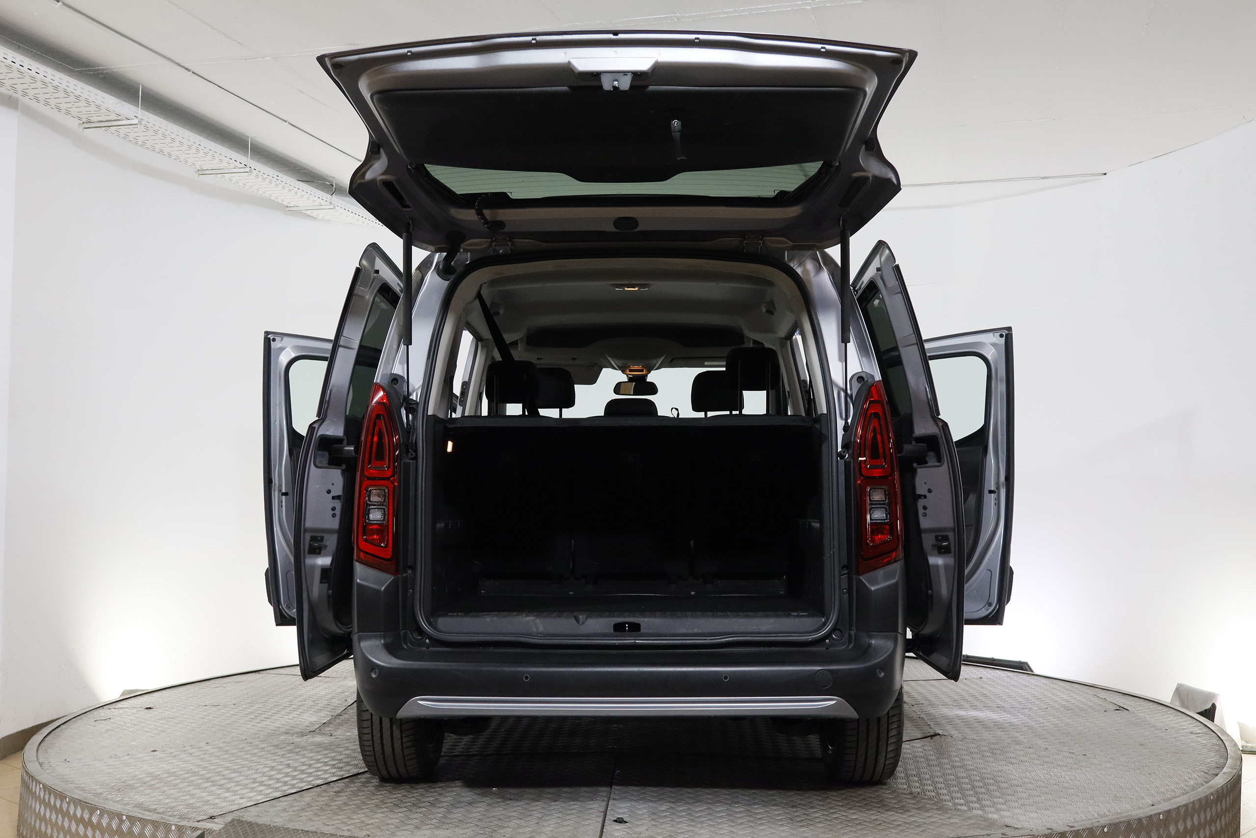 Citroen Berlingo 1.2 TALLA M SHINE 130cv AUTO 5P # NAVY foto 13