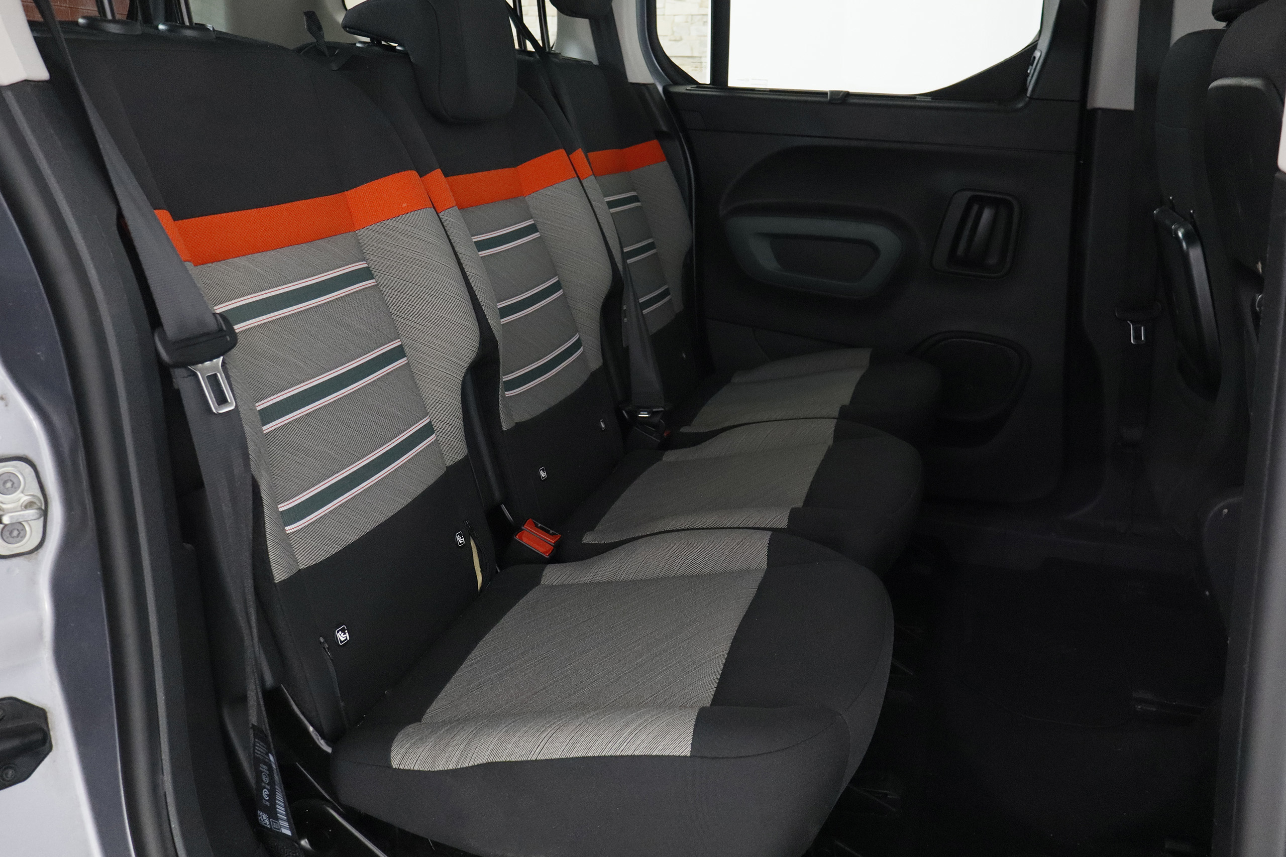 Citroen Berlingo 1.2 TALLA M SHINE 130cv AUTO 5P # NAVY foto 24