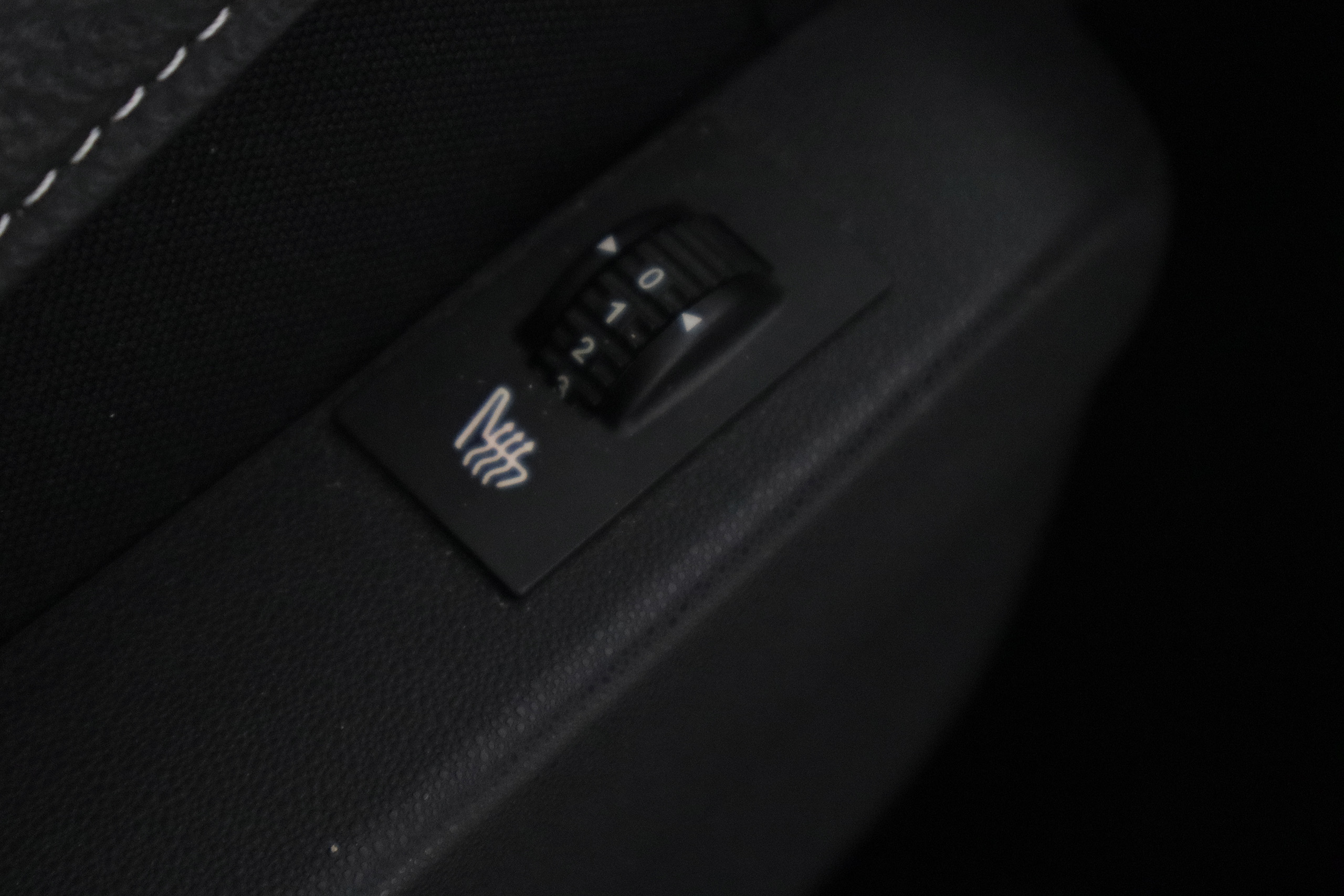 Citroen C4 Cactus 1.2 110cv SHINE 5P # NAVY foto 24