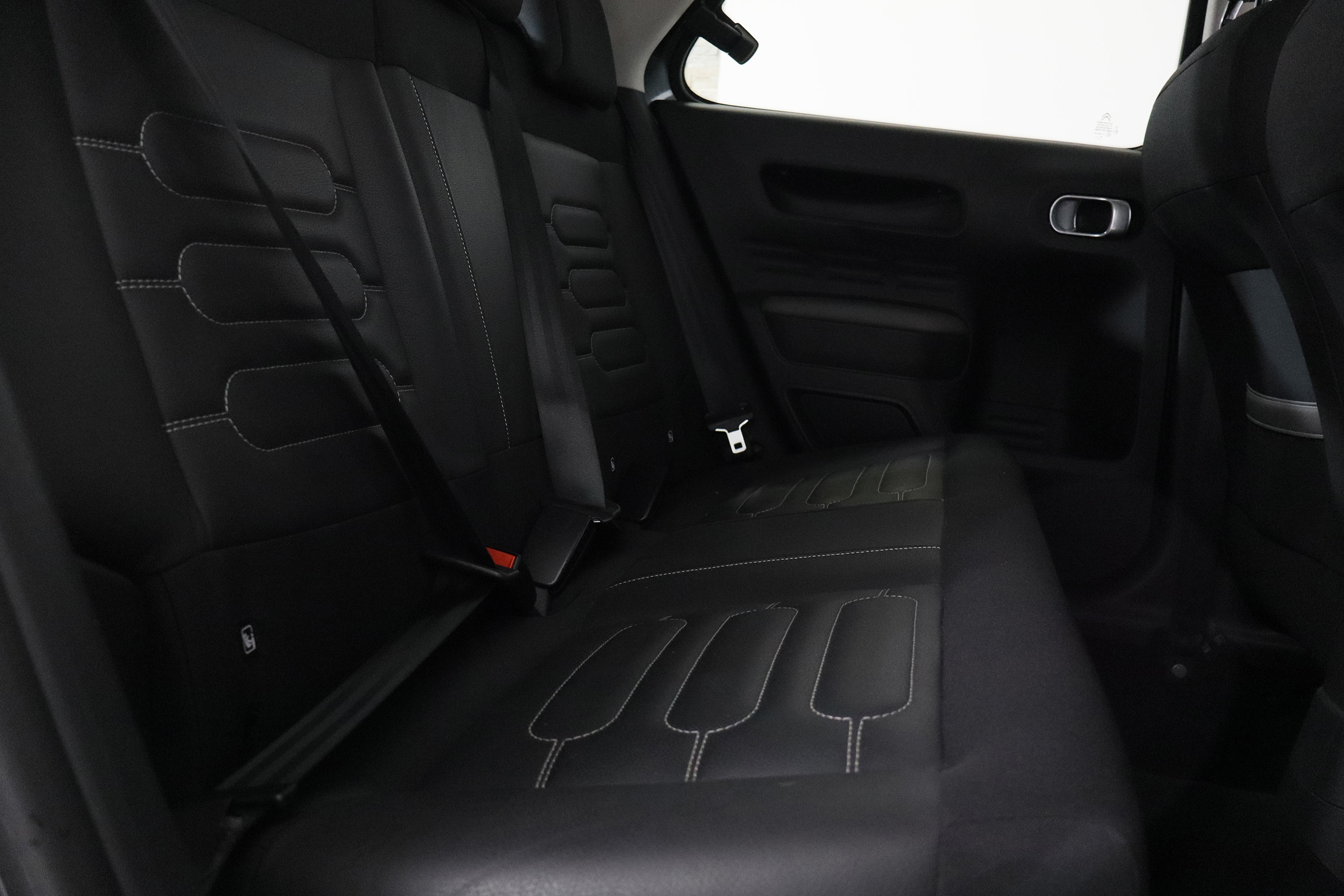 Citroen C4 Cactus 1.2 110cv SHINE 5P # NAVY foto 26