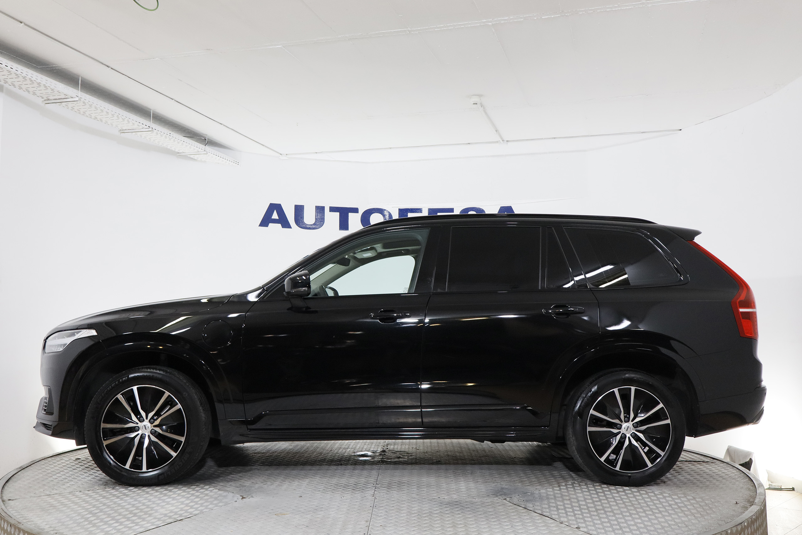 Volvo Xc 90 2.0T8 RECHARGE R-DESIGN 390CV AUTO 7 PLAZAS 5P # IVA DEDUCIBLE, TECHO ELE PANORAMICO, NAVY, CUERO foto 5