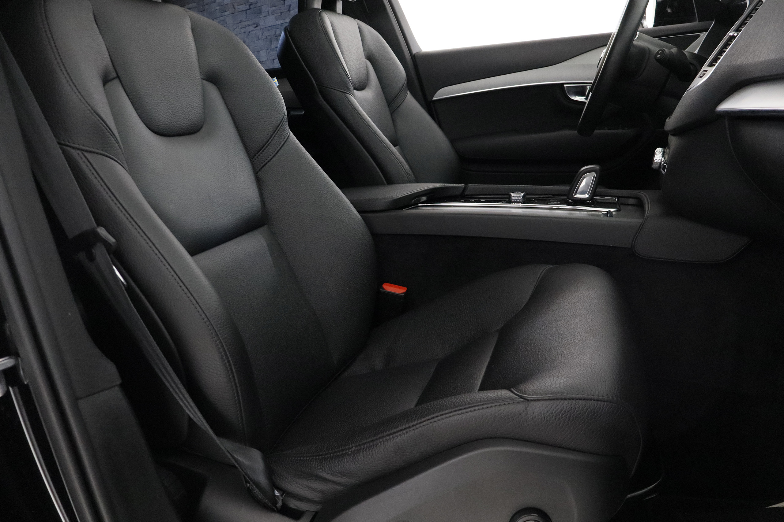 Volvo Xc 90 2.0T8 RECHARGE R-DESIGN 390CV AUTO 7 PLAZAS 5P # IVA DEDUCIBLE, TECHO ELE PANORAMICO, NAVY, CUERO foto 25