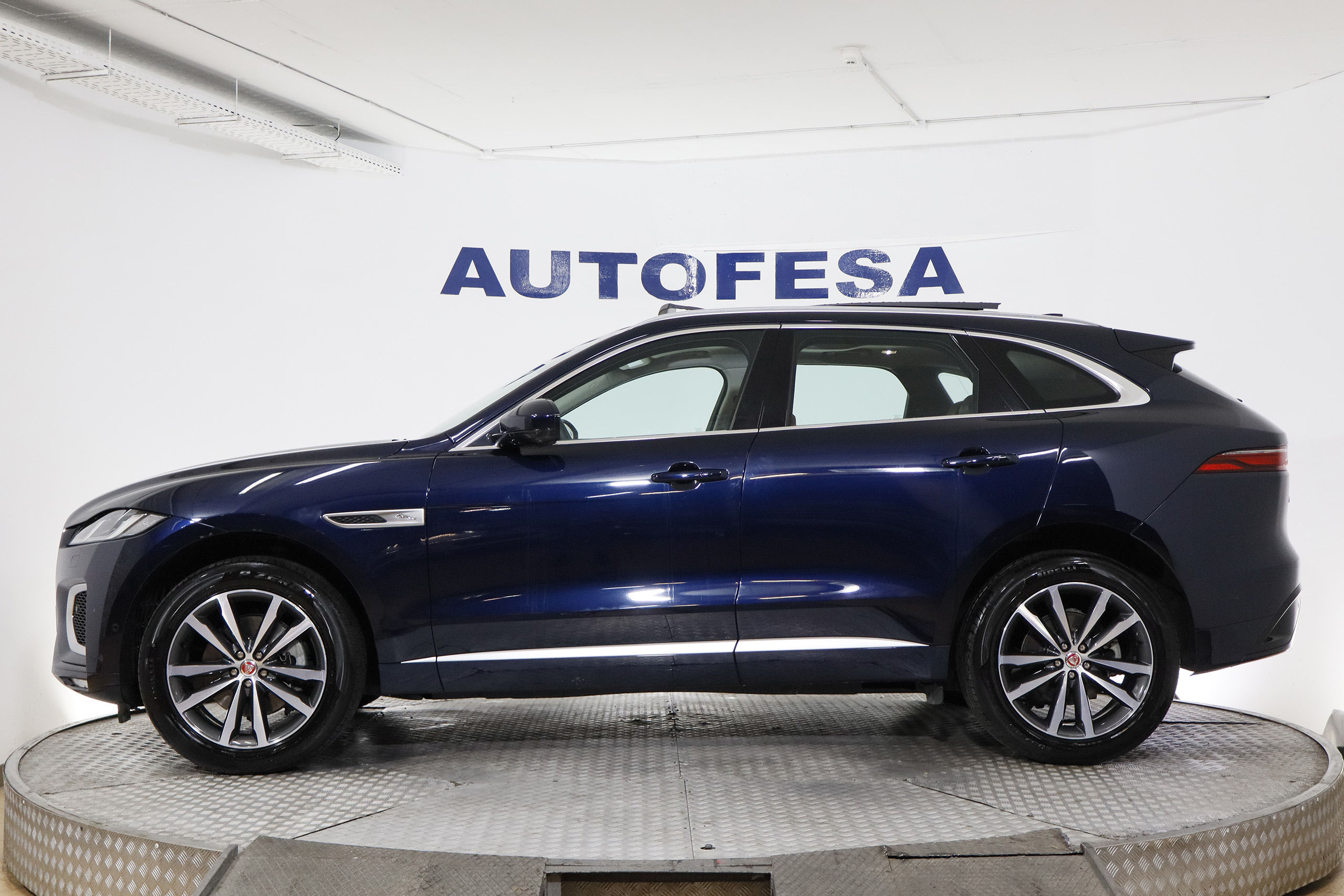 Jaguar F-PACE 2.0 D 14 204CV AWD AUTO MHEV R-DYNAMIC SE 5P , TECHO ELE PANORAMICO, NAVY, CUERO F-PACE 2.0 D 14 204CV AWD AUTO MHEV R-DYNAMIC SE 5P , TECHO ELE PANORAMICO, NAVY, CUERO foto 5