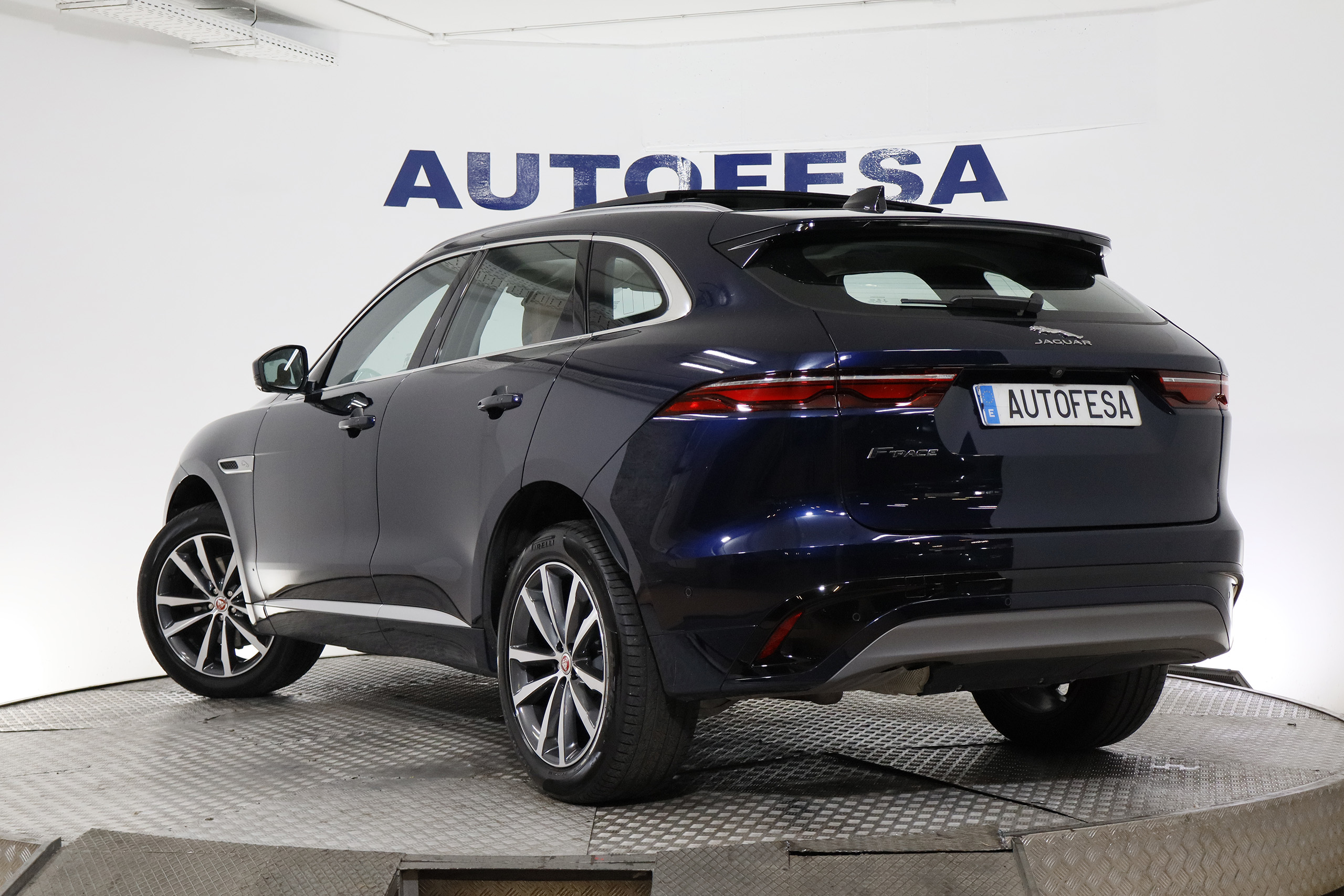 Jaguar F-PACE 2.0 D 14 204CV AWD AUTO MHEV R-DYNAMIC SE 5P , TECHO ELE PANORAMICO, NAVY, CUERO F-PACE 2.0 D 14 204CV AWD AUTO MHEV R-DYNAMIC SE 5P , TECHO ELE PANORAMICO, NAVY, CUERO foto 6