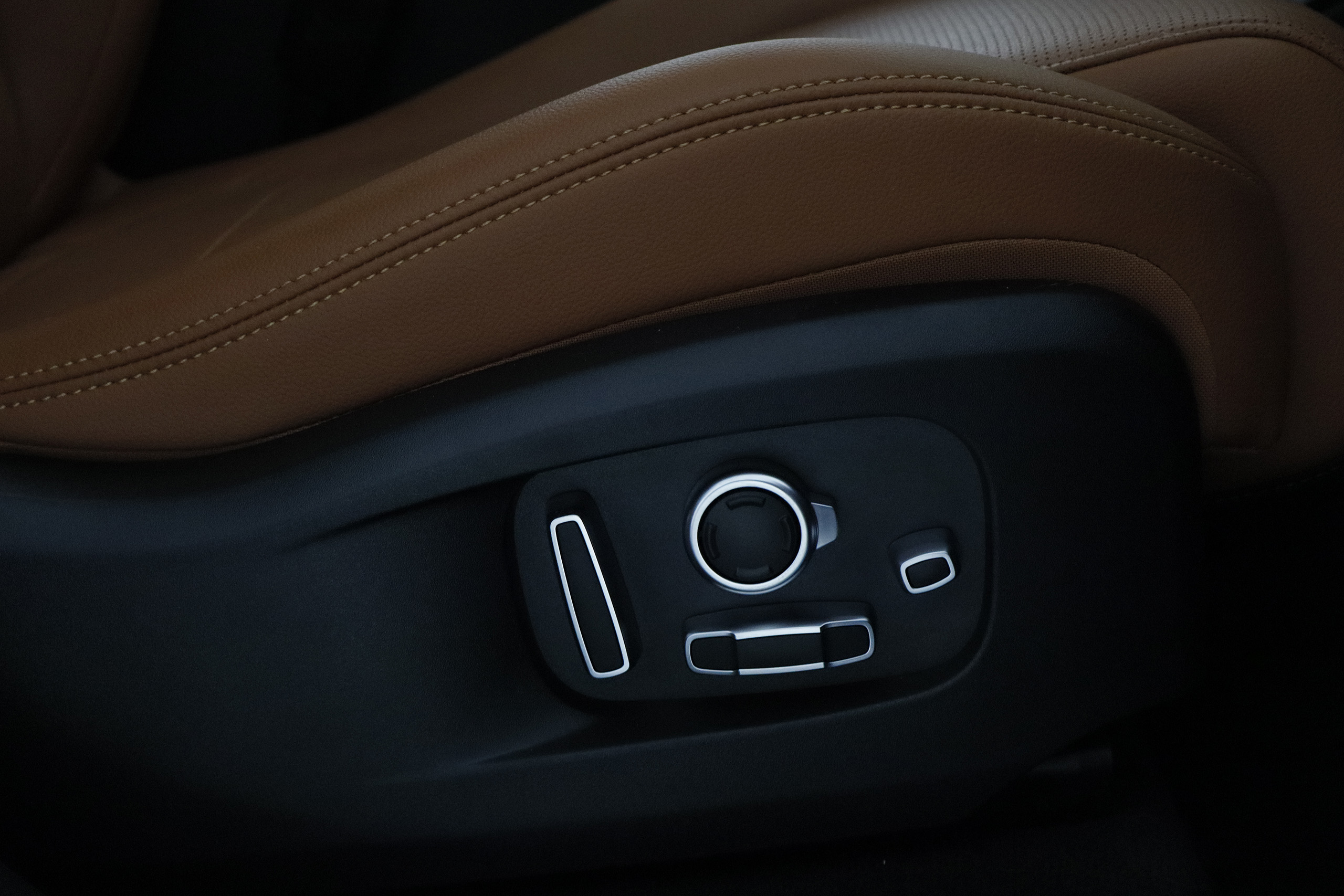 Jaguar F-PACE 2.0 D 14 204CV AWD AUTO MHEV R-DYNAMIC SE 5P , TECHO ELE PANORAMICO, NAVY, CUERO F-PACE 2.0 D 14 204CV AWD AUTO MHEV R-DYNAMIC SE 5P , TECHO ELE PANORAMICO, NAVY, CUERO foto 29