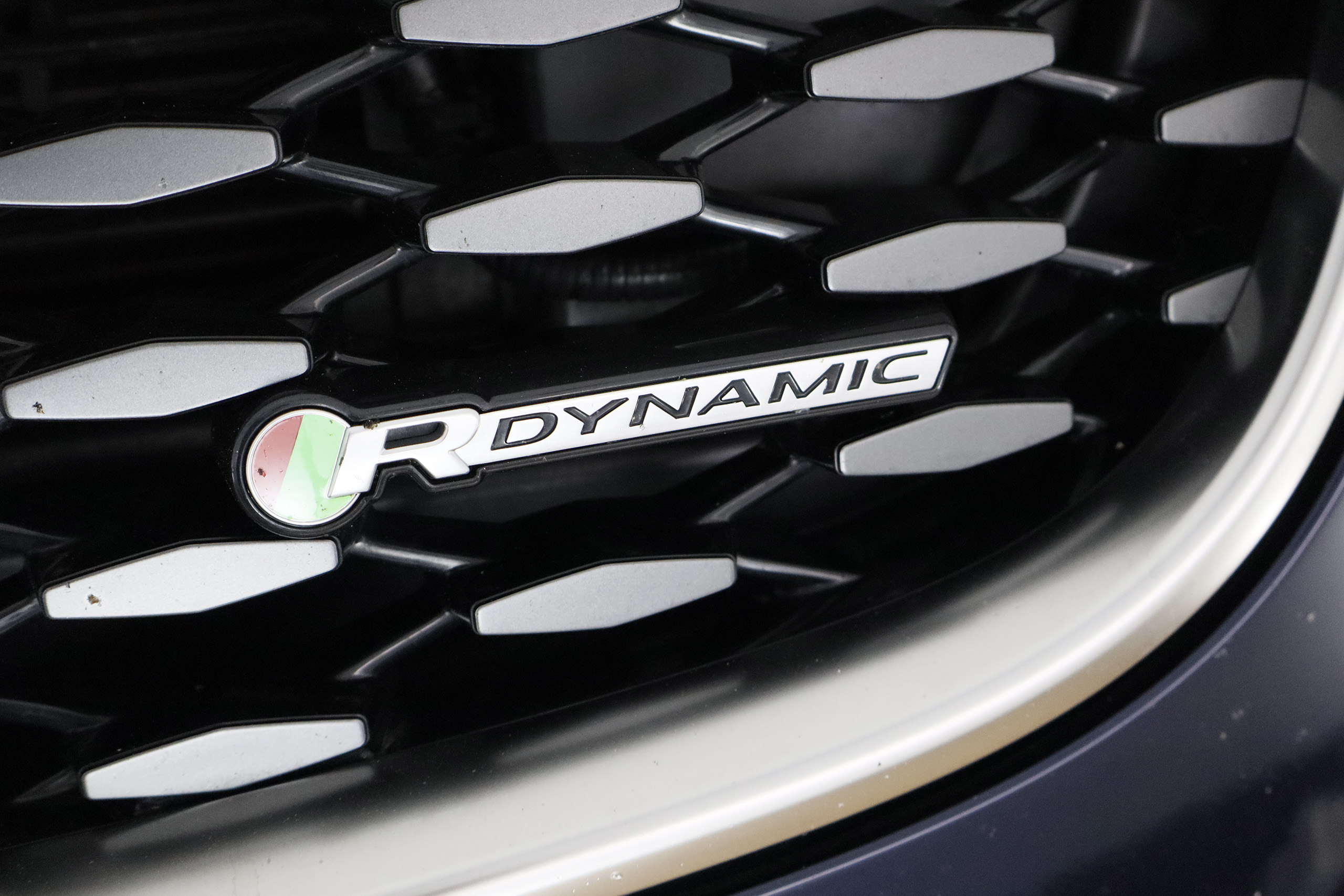 Jaguar F-PACE 2.0 D 14 204CV AWD AUTO MHEV R-DYNAMIC SE 5P , TECHO ELE PANORAMICO, NAVY, CUERO F-PACE 2.0 D 14 204CV AWD AUTO MHEV R-DYNAMIC SE 5P , TECHO ELE PANORAMICO, NAVY, CUERO foto 17