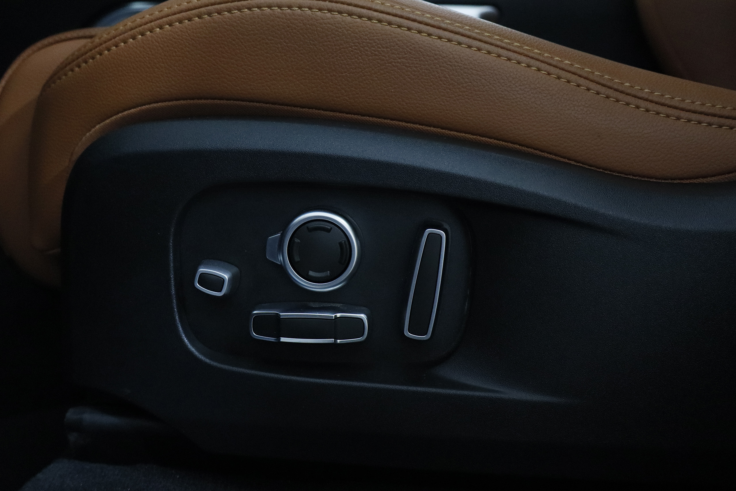 Jaguar F-PACE 2.0 D 14 204CV AWD AUTO MHEV R-DYNAMIC SE 5P , TECHO ELE PANORAMICO, NAVY, CUERO F-PACE 2.0 D 14 204CV AWD AUTO MHEV R-DYNAMIC SE 5P , TECHO ELE PANORAMICO, NAVY, CUERO foto 27