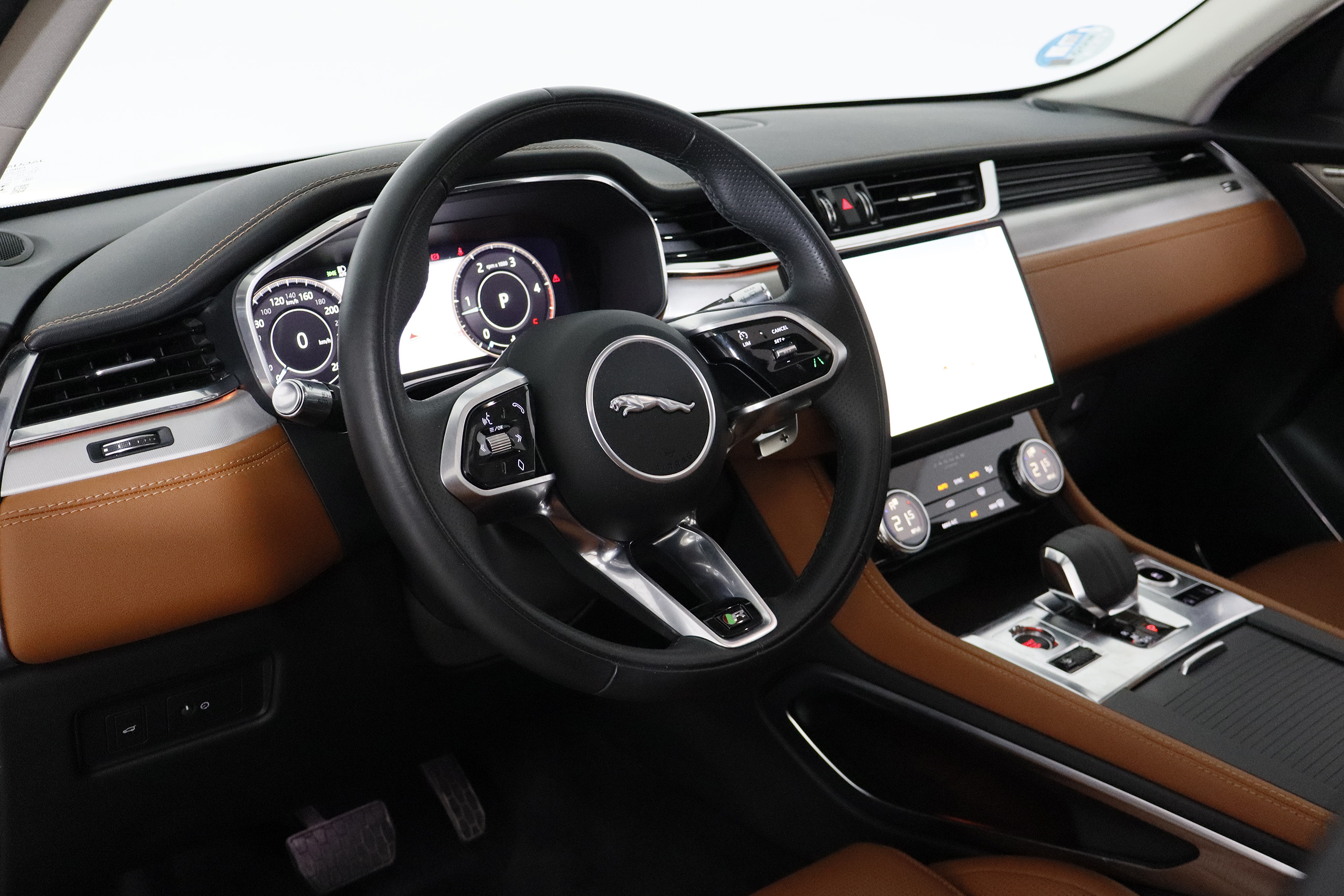 Jaguar F-PACE 2.0 D 14 204CV AWD AUTO MHEV R-DYNAMIC SE 5P , TECHO ELE PANORAMICO, NAVY, CUERO F-PACE 2.0 D 14 204CV AWD AUTO MHEV R-DYNAMIC SE 5P , TECHO ELE PANORAMICO, NAVY, CUERO foto 18