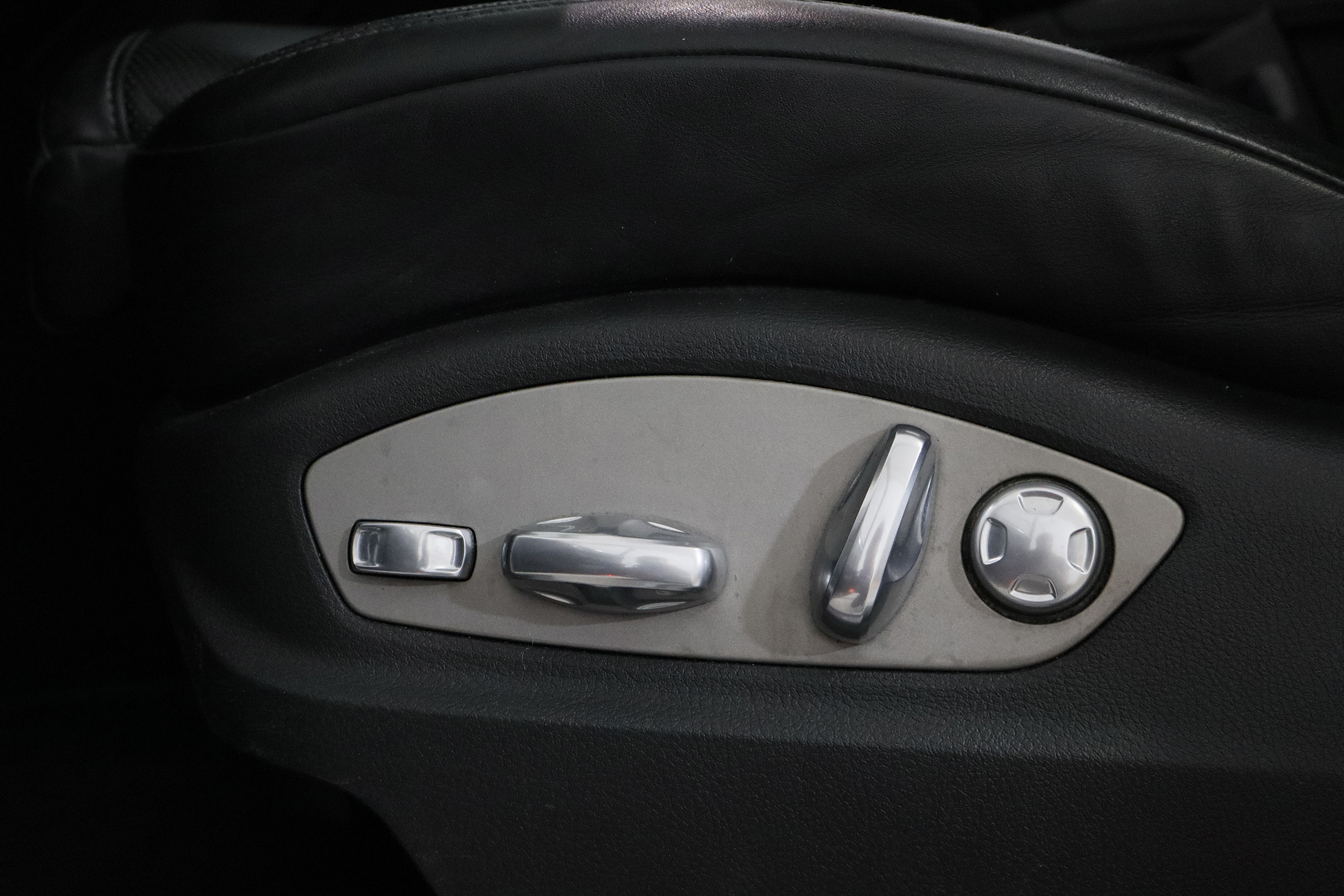 Porsche Macan 3.0 340CV AUTO 5P # TECHO ELE PANORAMICO, NAVY, CUERO, LIBRO DE REVISIONES foto 26