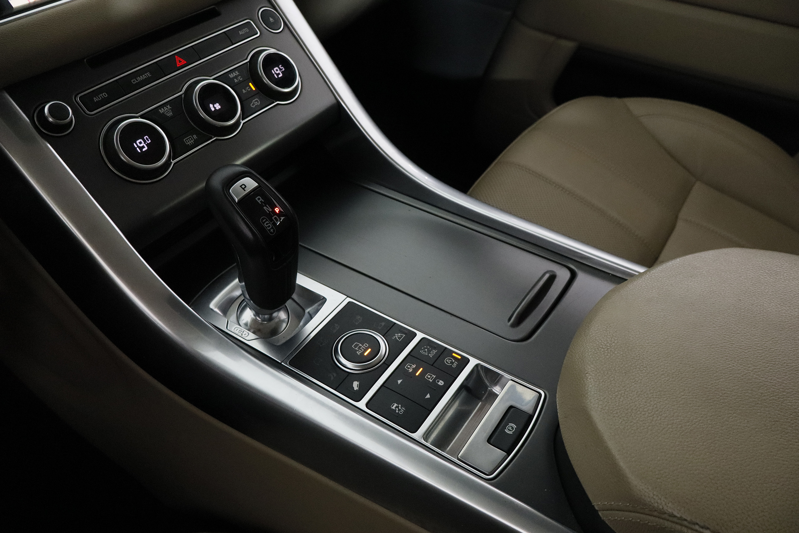 Land Rover Range Rover Sport .0 SDV6 306CV 4X4 SE LIMITED AUTO 7PLAZAS  5P foto 19