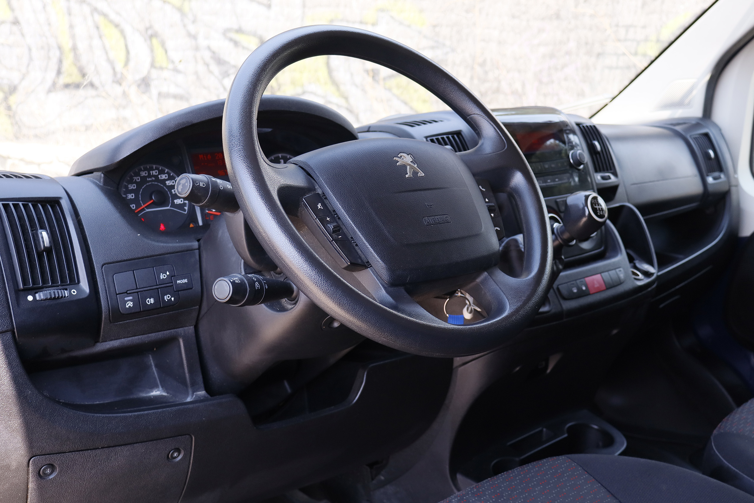 Peugeot Boxer FURGON 2.2 BLUEHDI 330 L1H1 120CV 4P # IVA DEDUCIBLE, BLUETOOTH foto 9