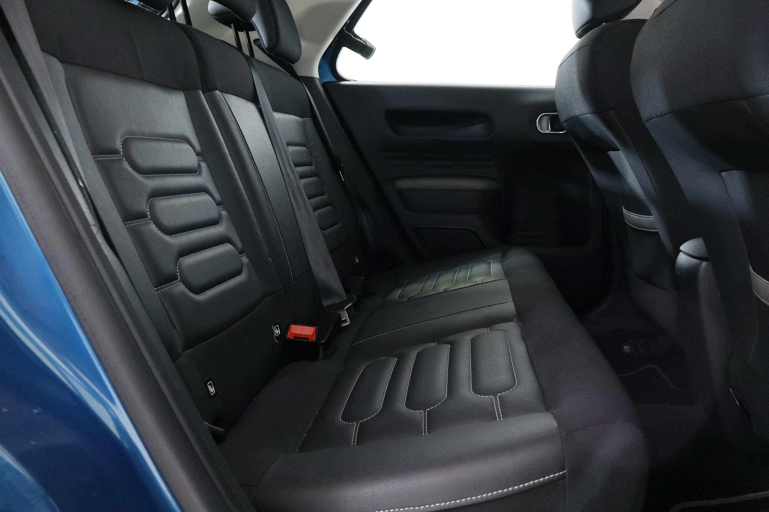 Citroen C4 CACTUS 1.5 HDI 100CV FEEL 5P # NAVY, PARKTRONIC 1.5 HDI 100CV SHINE 5P # NAVY, PARKTRONIC foto 24