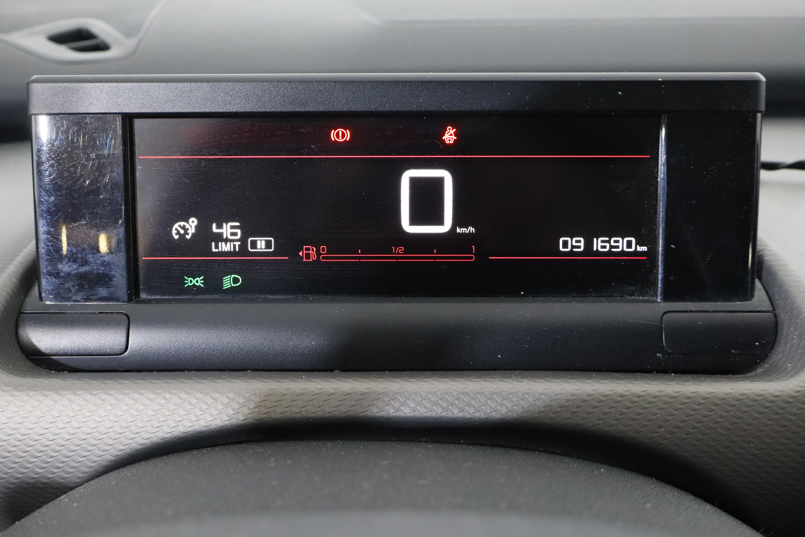 Citroen C4 CACTUS 1.5 HDI 100CV FEEL 5P # NAVY, PARKTRONIC 1.5 HDI 100CV SHINE 5P # NAVY, PARKTRONIC foto 17