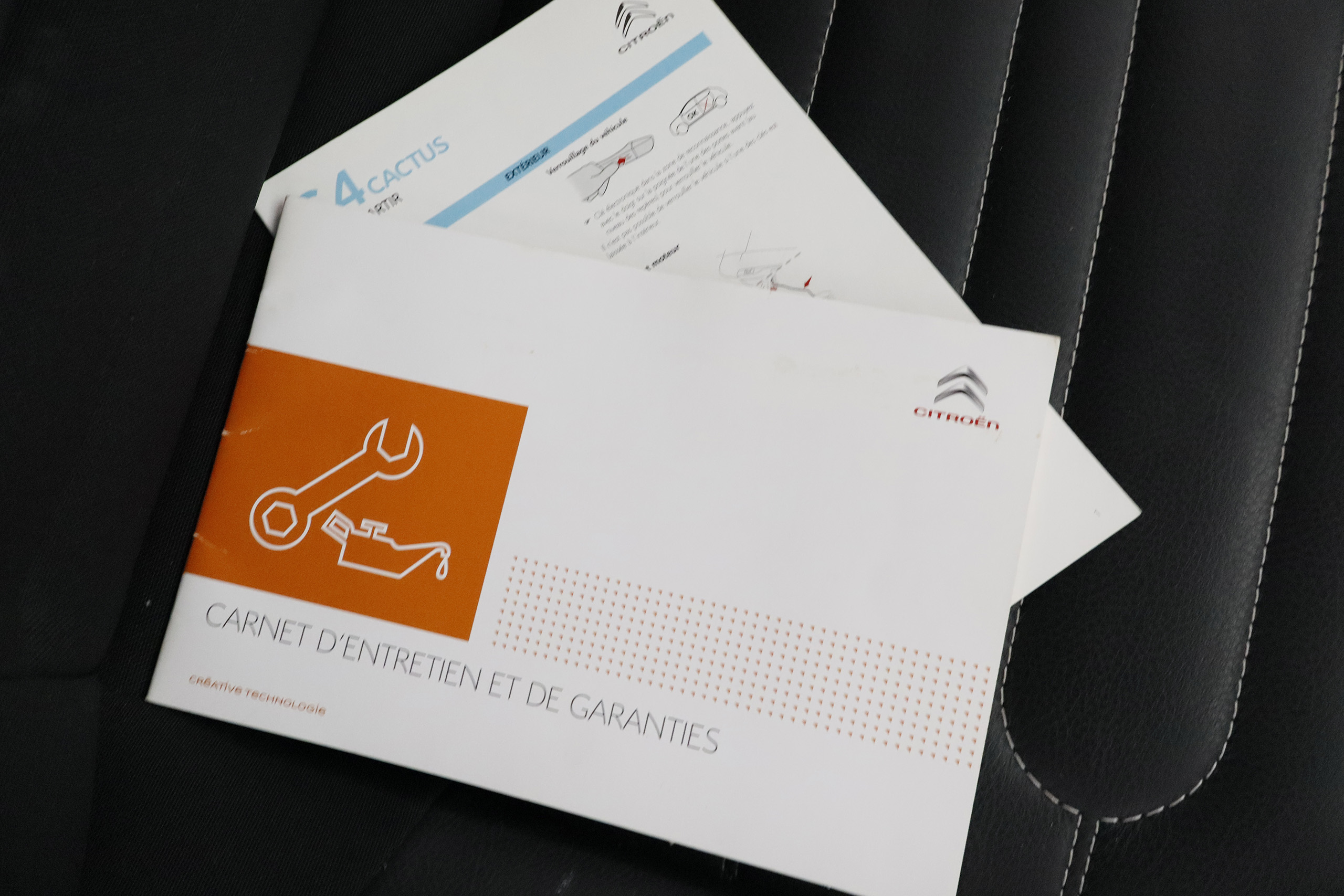 Citroen C4 CACTUS 1.5 HDI 100CV FEEL 5P # NAVY, PARKTRONIC 1.5 HDI 100CV SHINE 5P # NAVY, PARKTRONIC foto 25