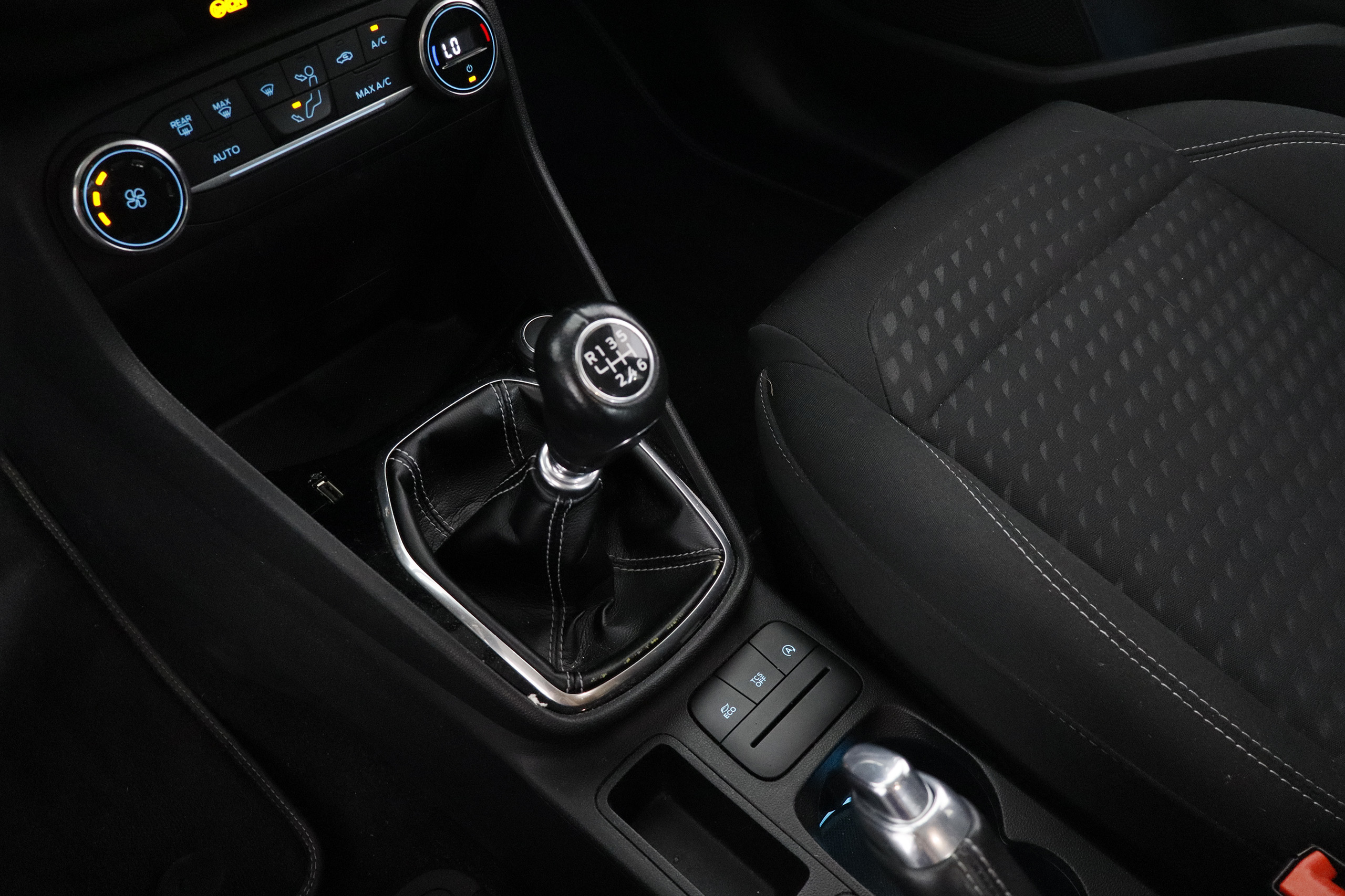 Ford Fiesta 1.5 TDCI 120CV TITANIUM 5P # NAVY, PARKTRONIC foto 18