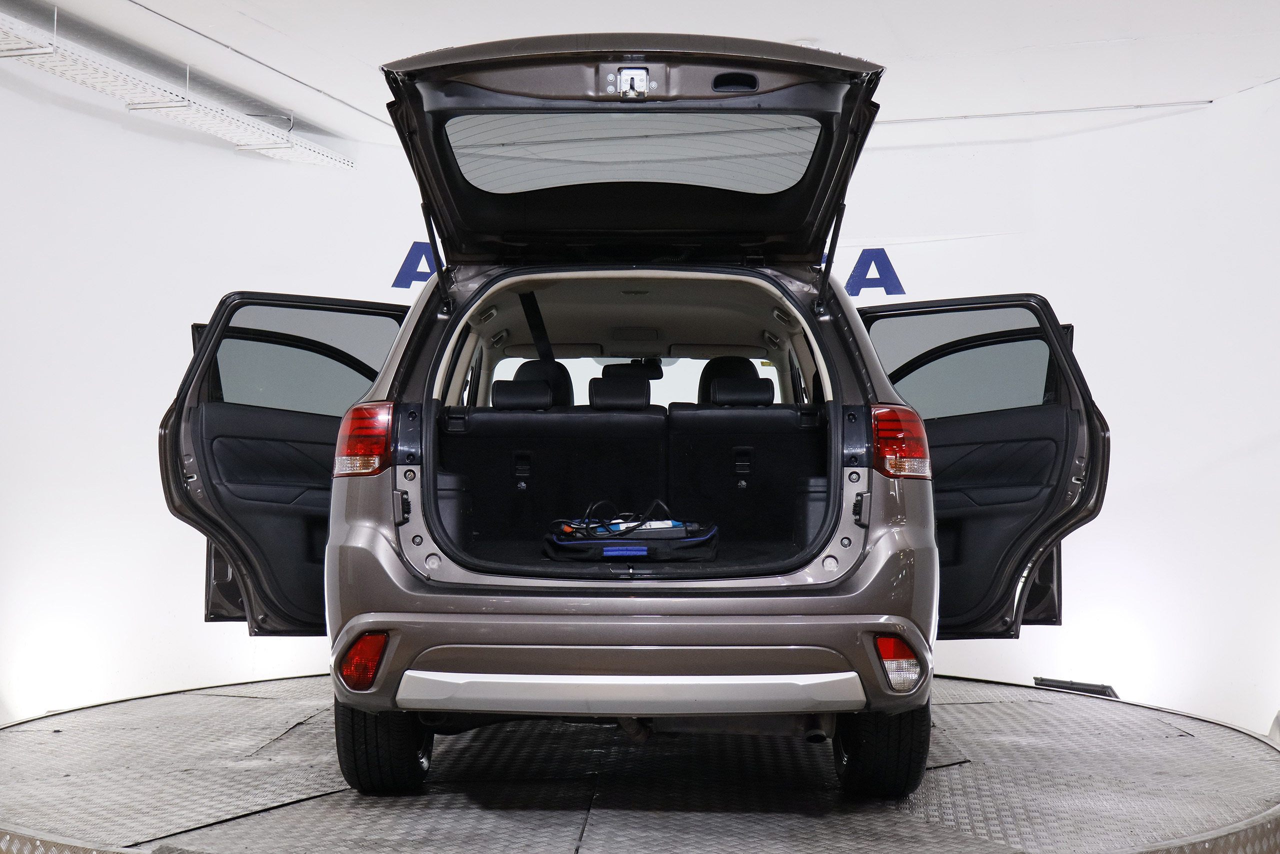 Mitsubishi Outlander 2.0 PHEV 121CV 4WD AUTO 5P # CAMARA TRASERA foto 13