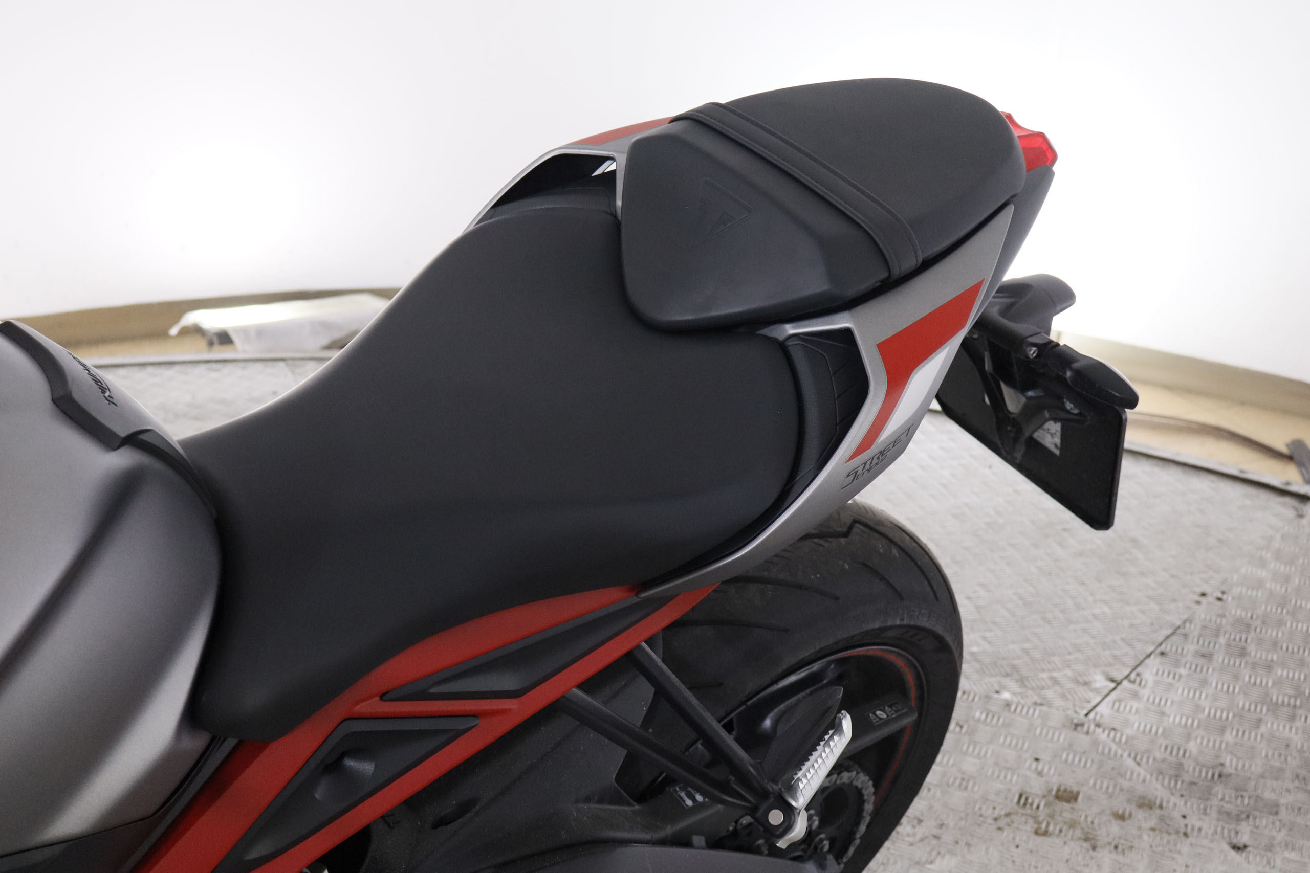 Triumph Street Triple 675 STREET TRIPLE R 765 120cv # QUILLA JUEGO,PANTALLA,KIT DEPOSITO foto 18