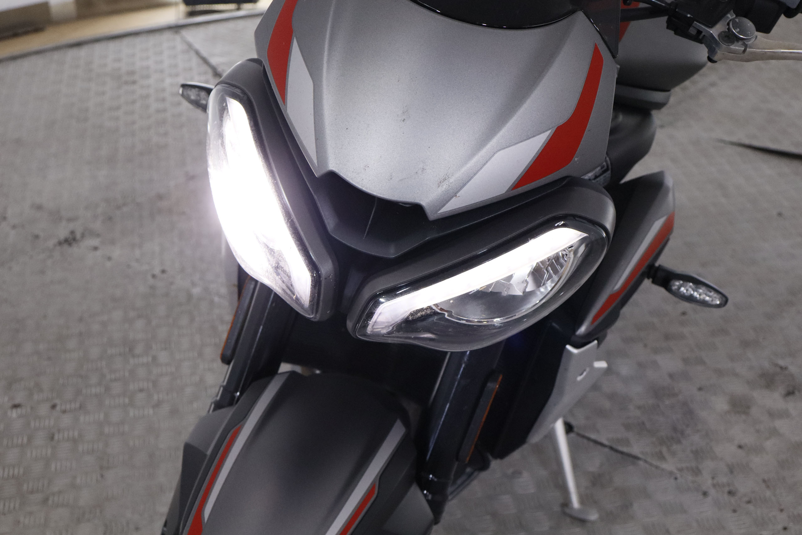 Triumph Street Triple 675 STREET TRIPLE R 765 120cv # QUILLA JUEGO,PANTALLA,KIT DEPOSITO foto 13