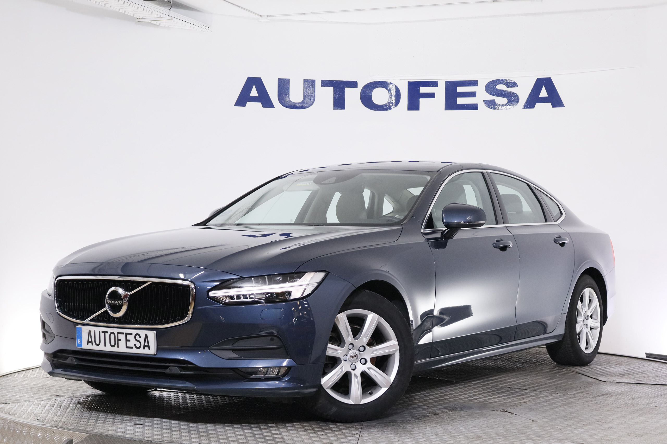 Volvo S90 D3 2.0 MOMENTUM 150CV AUTO 4P # NAVY, CUERO foto 1