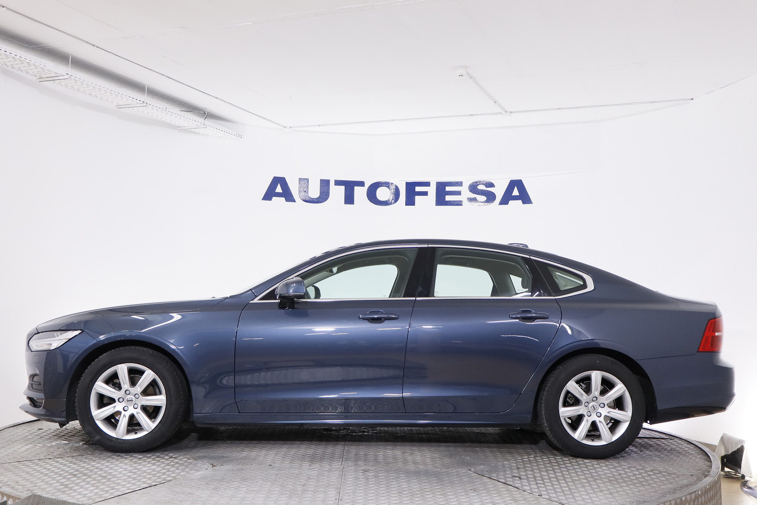 Volvo S90 D3 2.0 MOMENTUM 150CV AUTO 4P # NAVY, CUERO foto 5