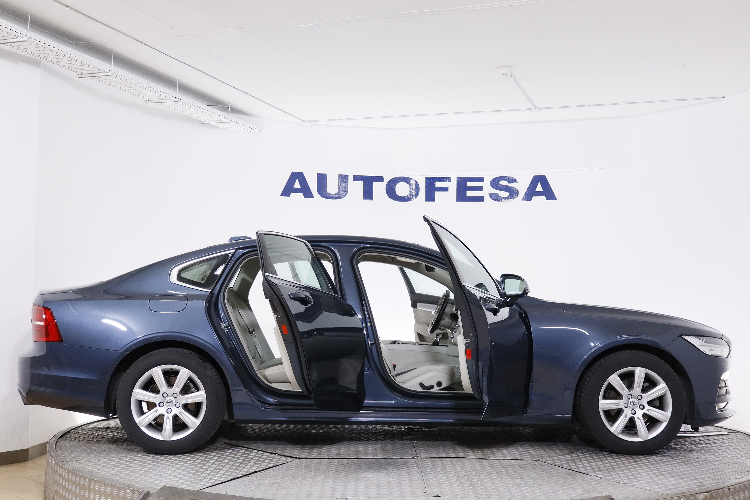 Volvo S90 D3 2.0 MOMENTUM 150CV AUTO 4P # NAVY, CUERO foto 11